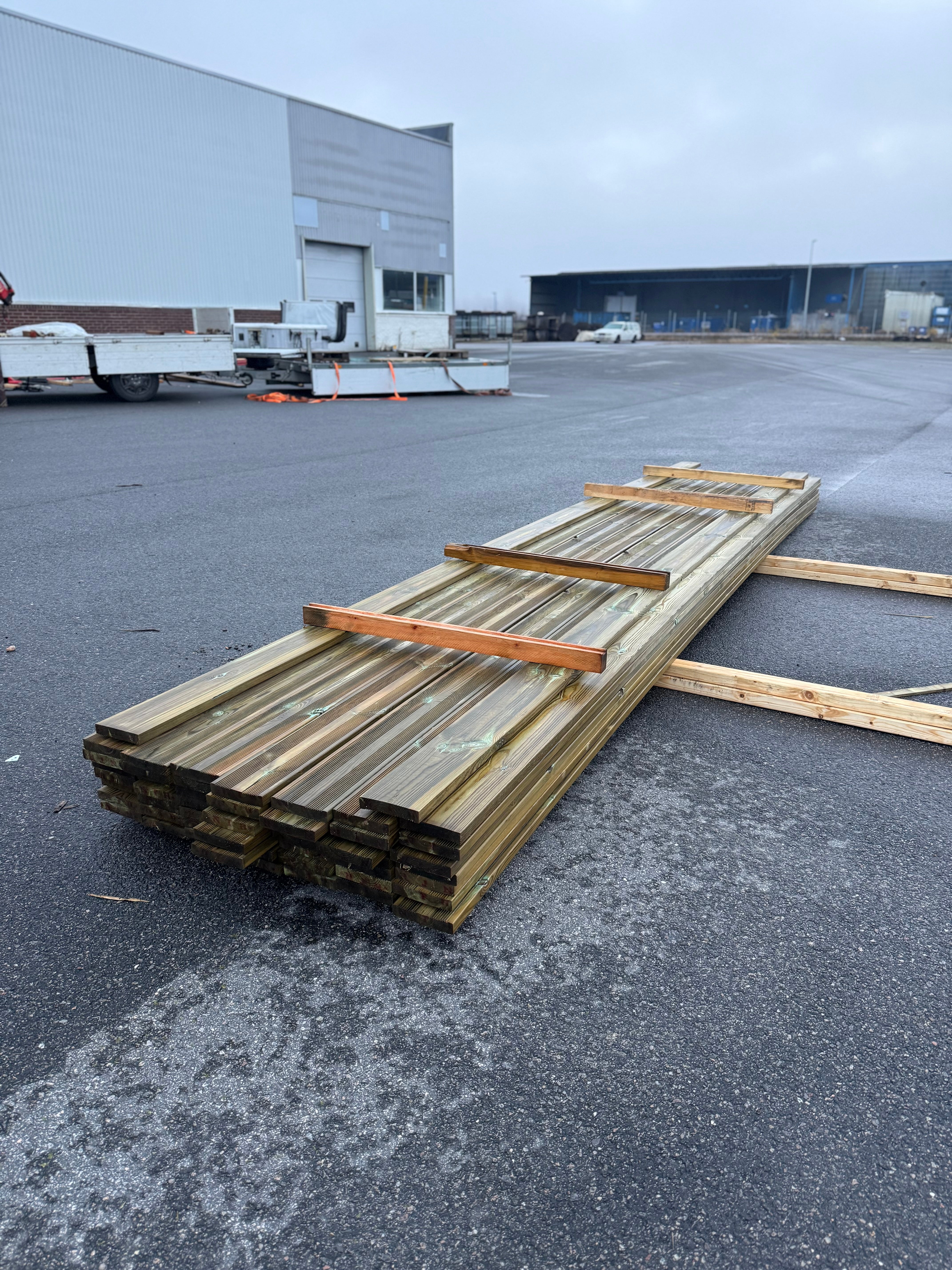 Paket Rillad Tryckimpregnerad Bräda 27x145 mm – 51 st (5,40 m)