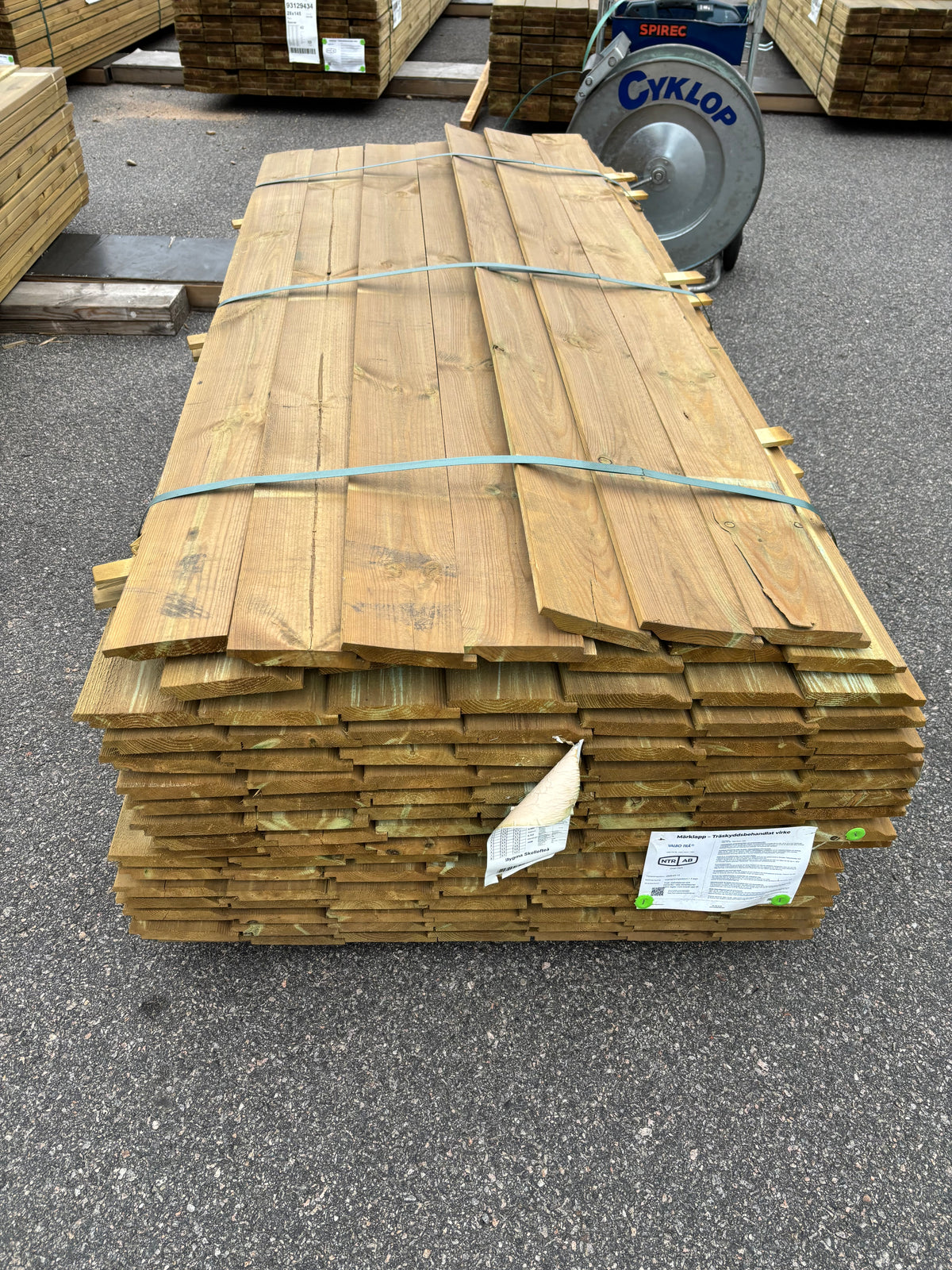 Paket Tryckimpregnerad Ytterpanel Enkelfas Halvspont 22x145mm – 118st