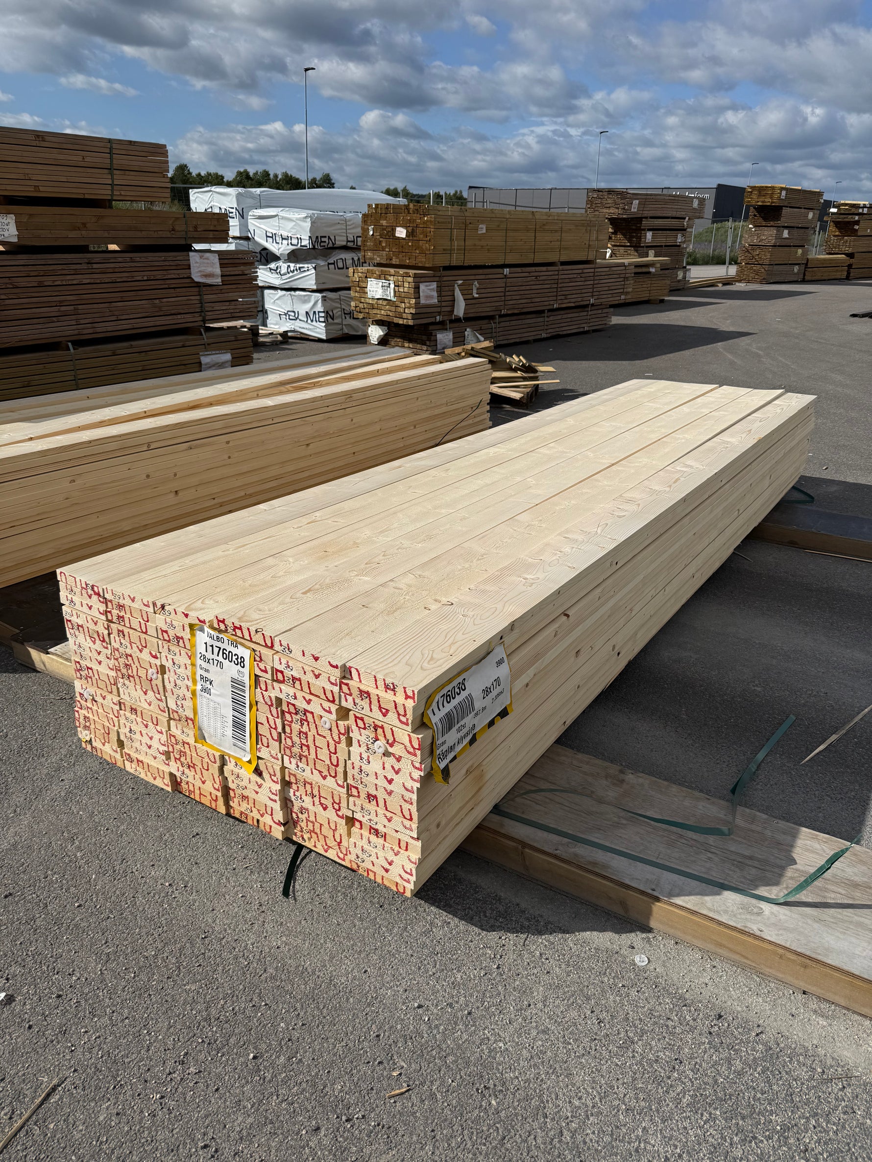 Paket Finsågade Brädor 28x170mm, 102st 3,90m (revor)