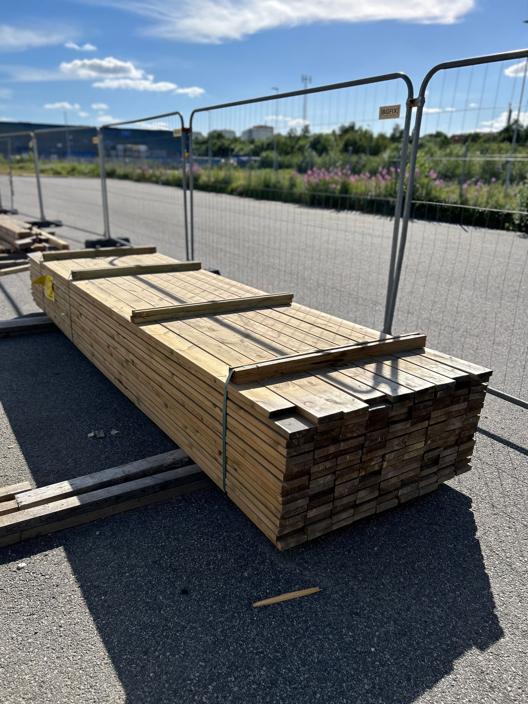 Paket Tryckimpregnerad Rillad Trall 28x120mm 3,90–4,20m 144st Väderbitet