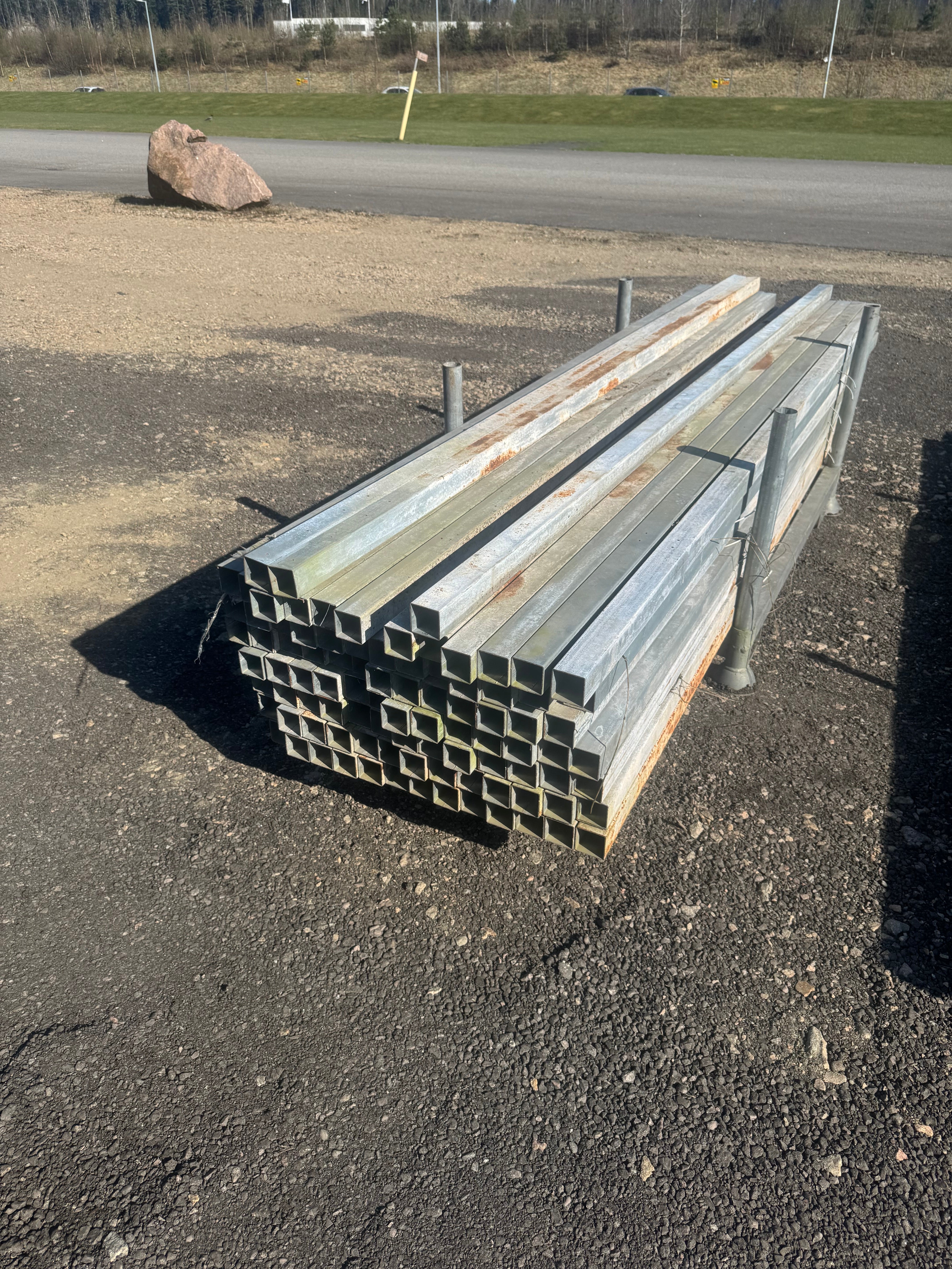 Staketstolpar 50x50mm rostiga 93st