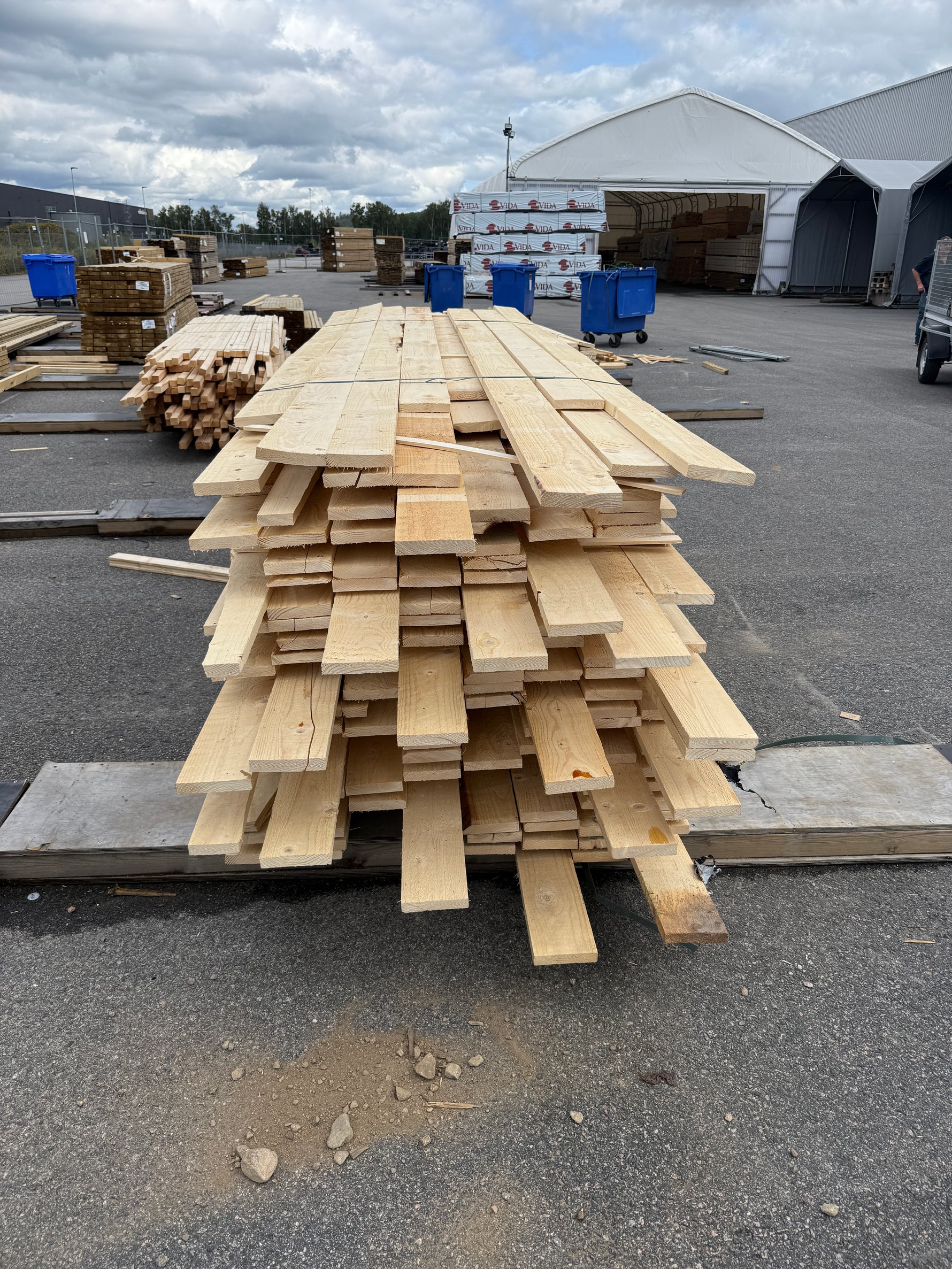Paket Råsågade Brädor 22×125 mm – 326 st (3,30-3,90m)