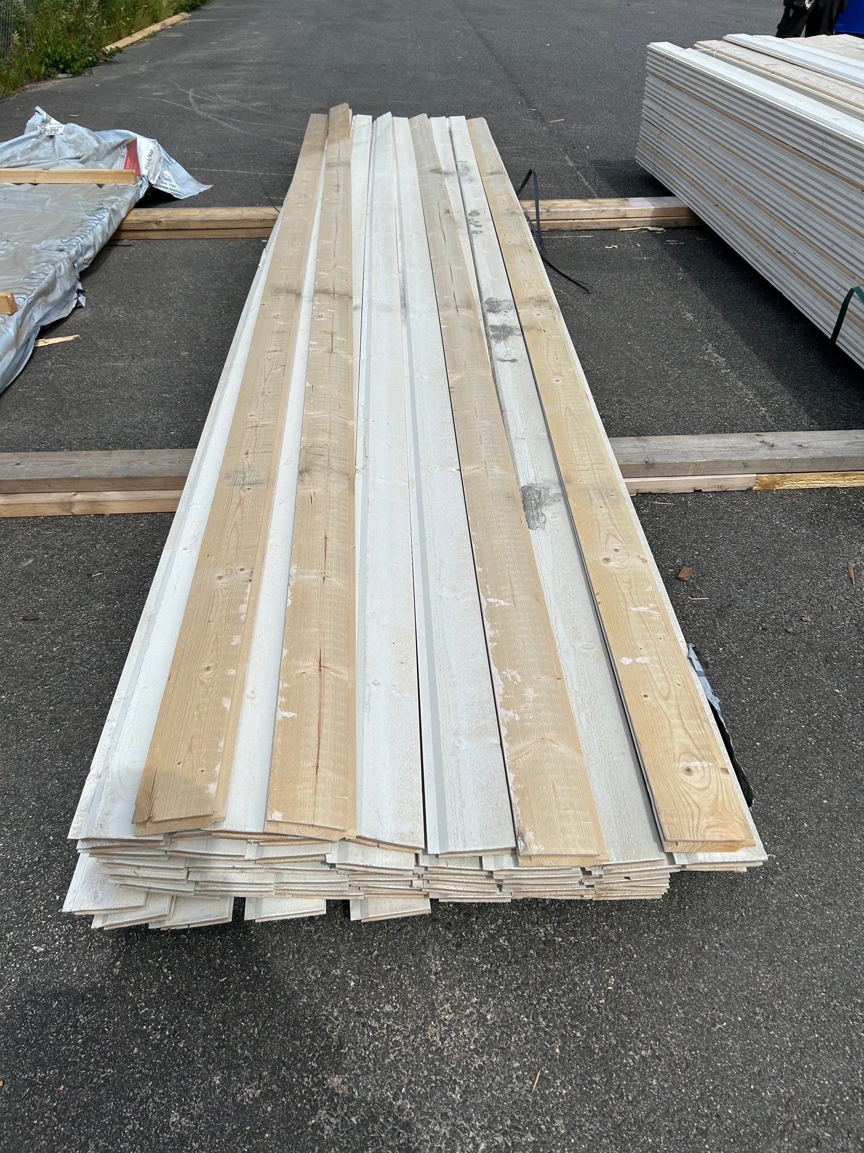 Paket Enkelfas Ändspont 22x120mm 65st 5.40m Grundmålad