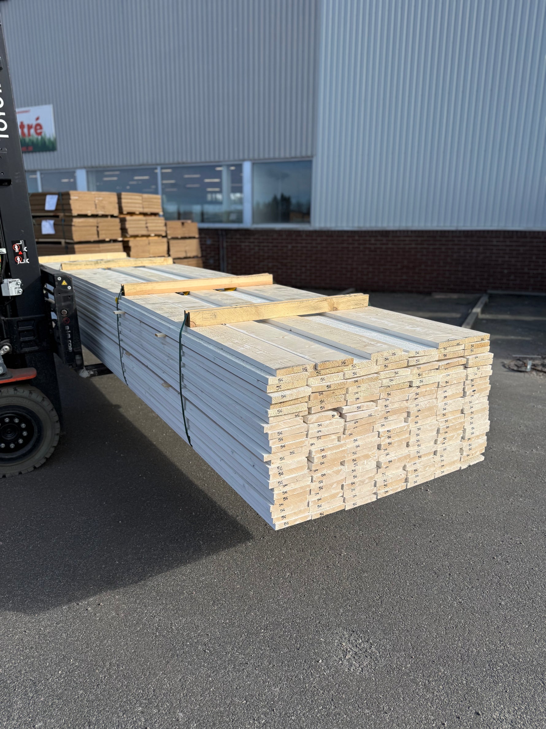 Paket Finsågade Brädor 22x145mm 5.40m 159st Grundmålad - Spirec