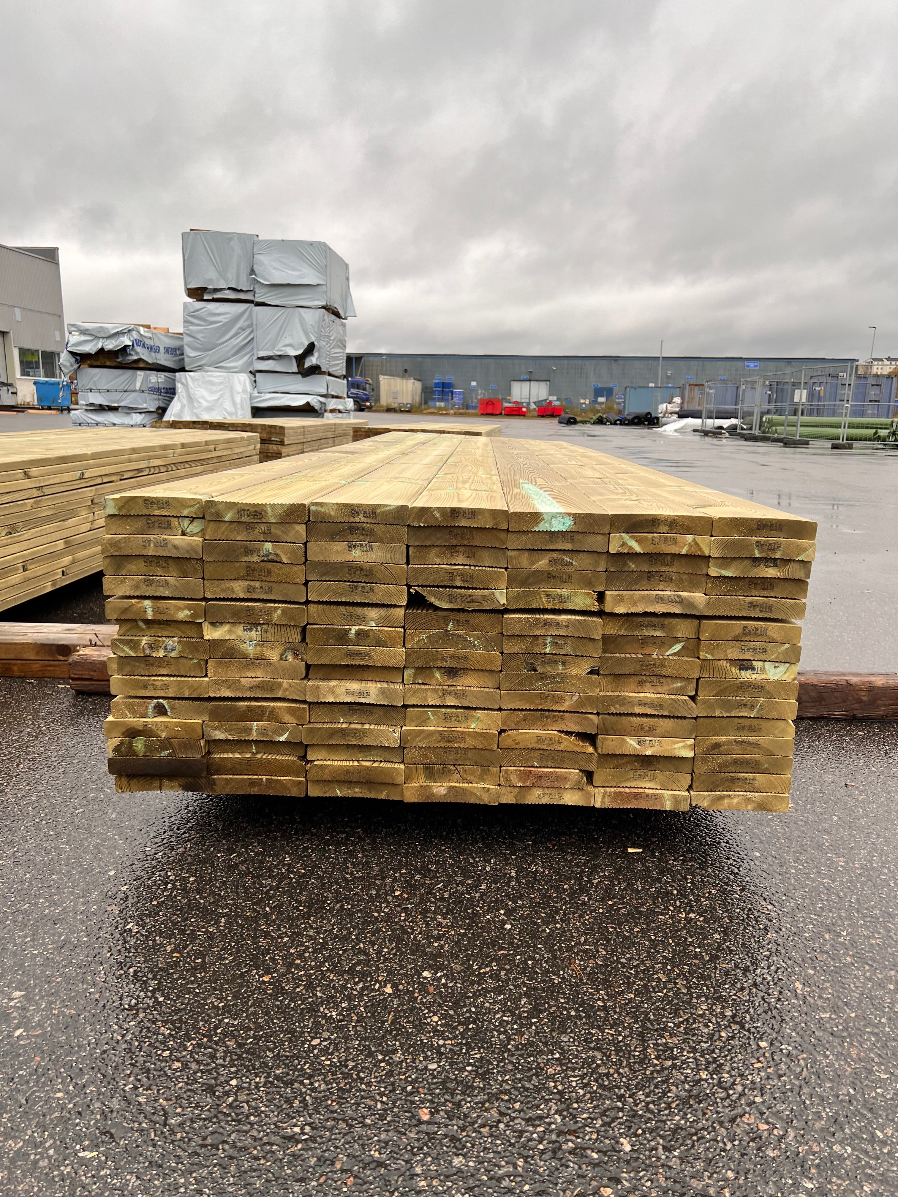 Paket Trall Rillad 28x145mm – 105 st 4.20m Tryckimpregnerad B-sort