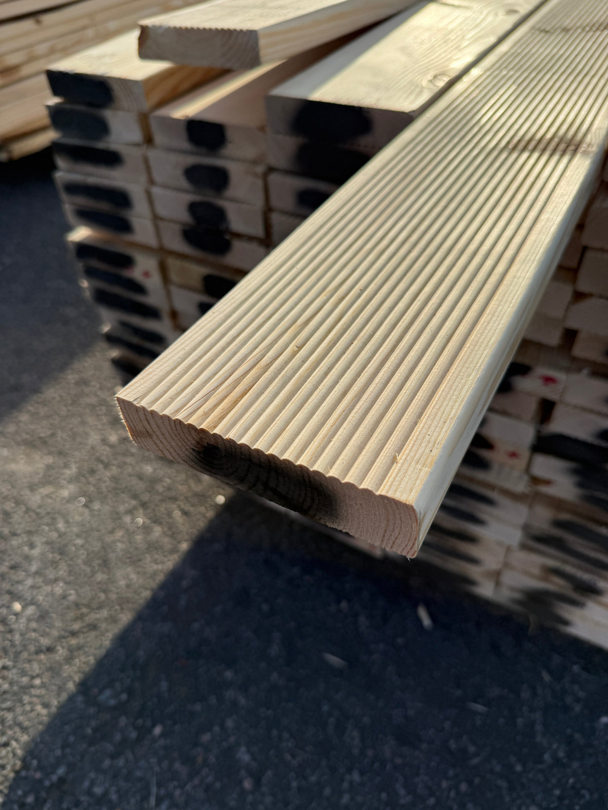 Paket Obehandlad Rillad Furu Trall 28×120 mm (4,20–4,50 m) 117 st