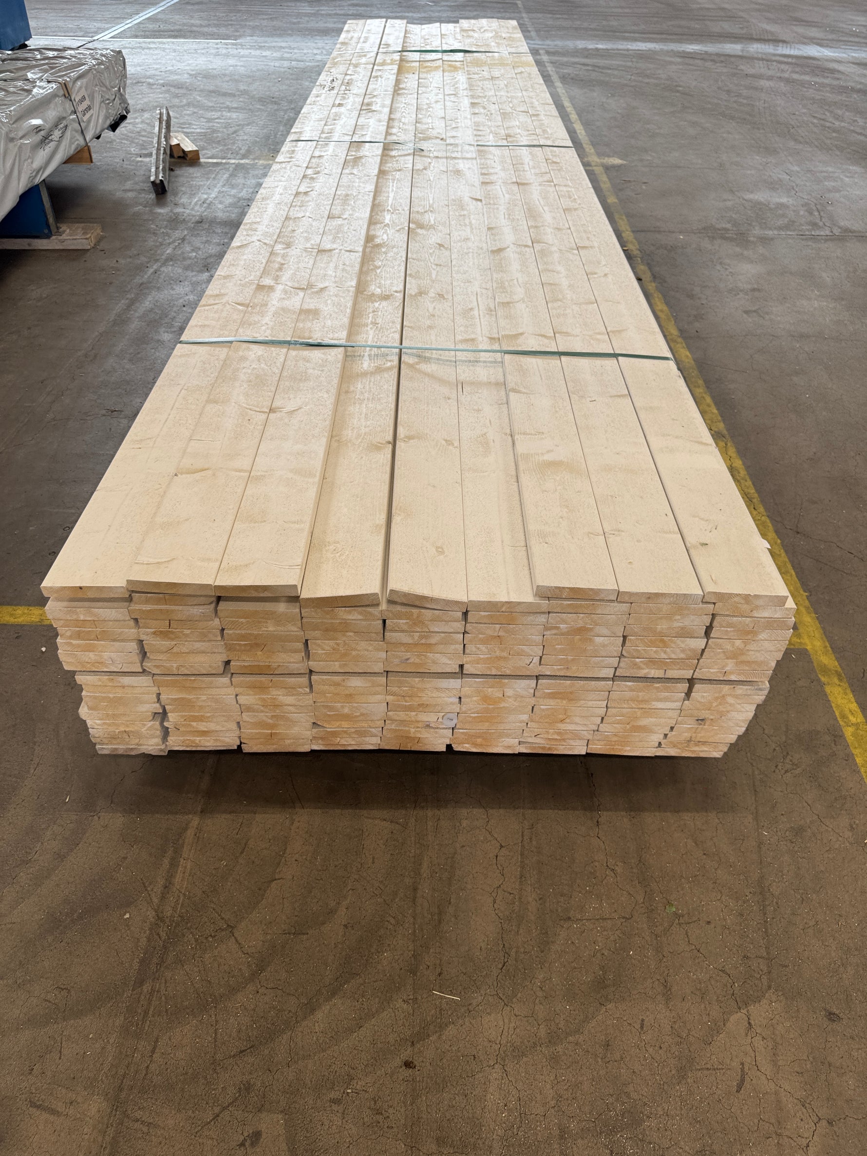 Paket Finsågade Brädor 22x120mm 5.40m Grundmålad 150st