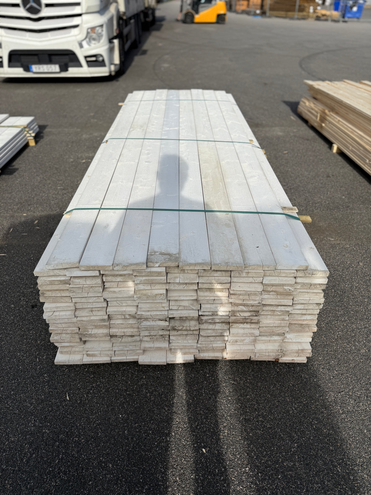 Paket Finsågade Brädor 22x120mm 3,00m 143st Grundmålade