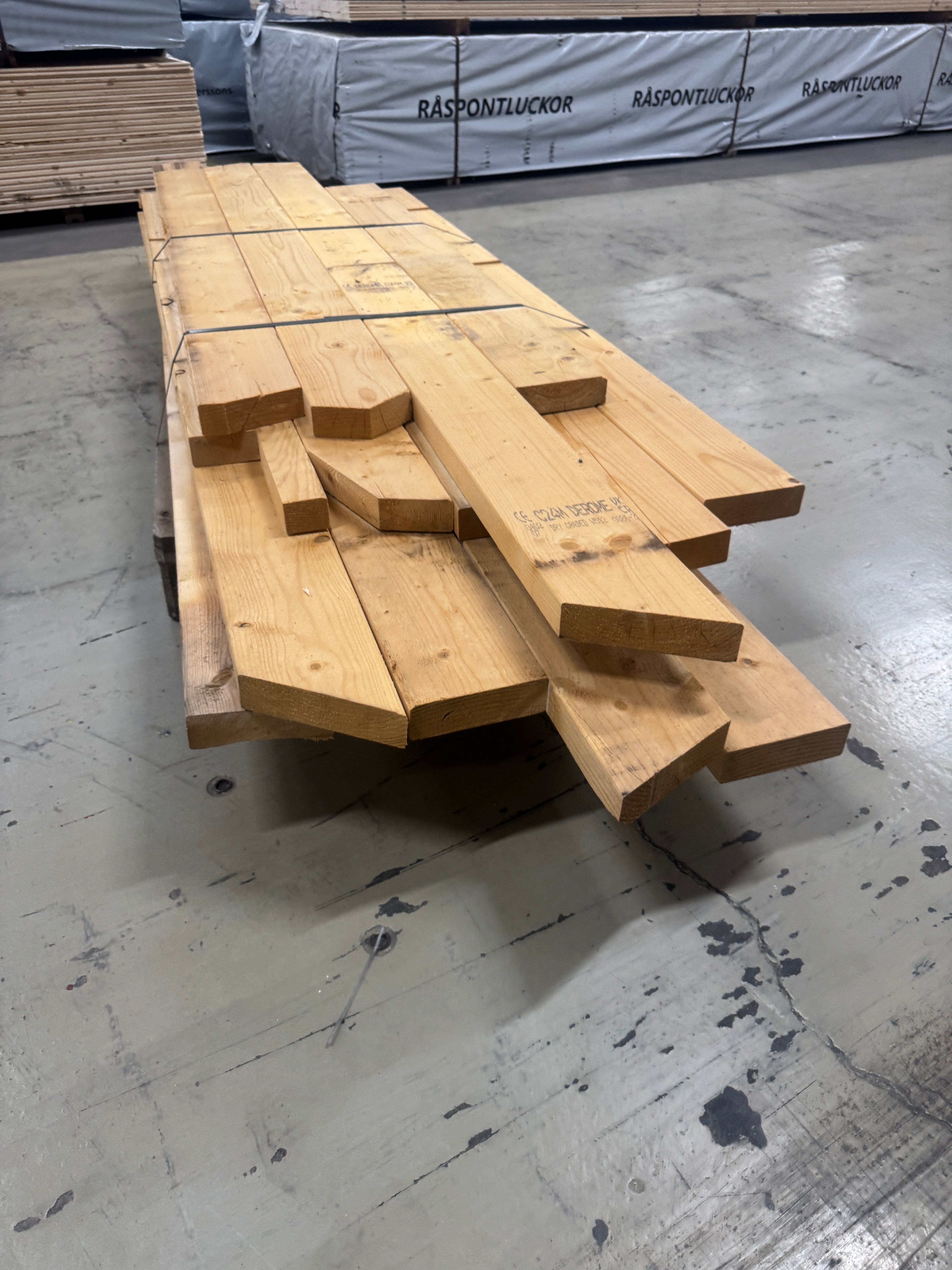 Paket Virke 45x145 – ca 19 st (1,80–2,60 m, Gran)
