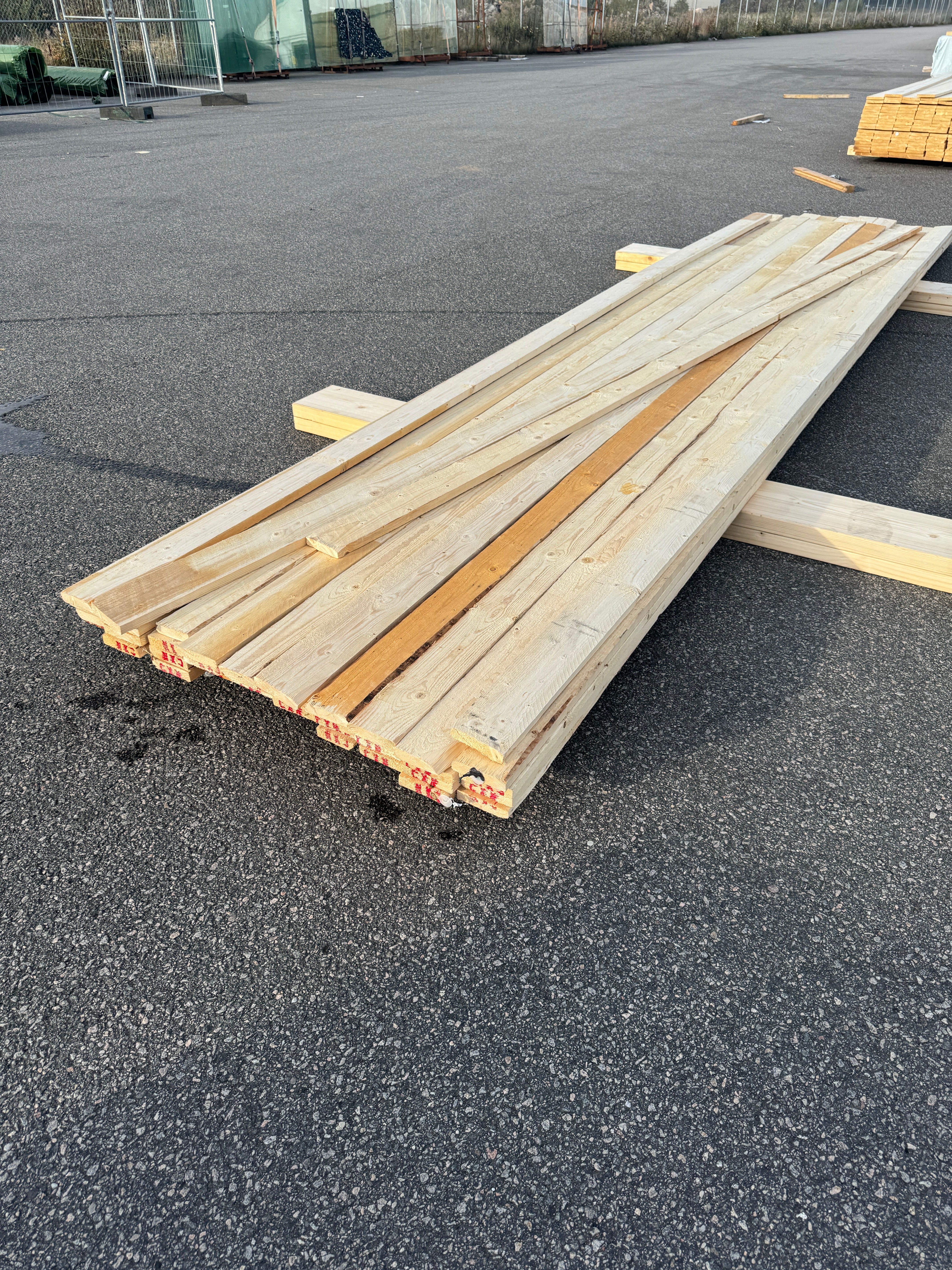 Paket Brädor 22x100mm Råsågad – 41 st (4,0–5,4 m, gran, obehandlad)