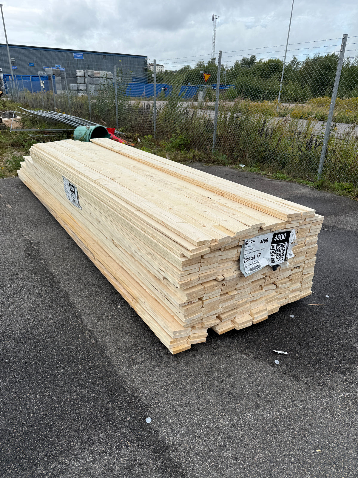 Parti Finsågade Brädor 22x120 mm – 3.60-4.80m (Andra sortering)