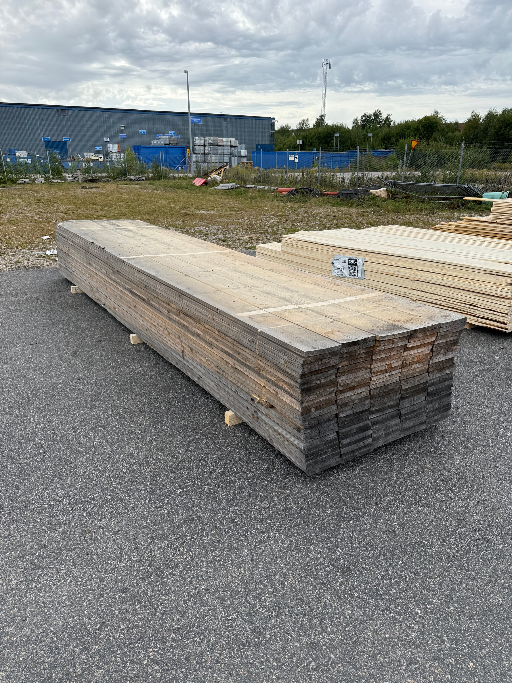 Paket Finsågade Brädor 22x195 mm – 4,80 m 130st (Fuktskadat)