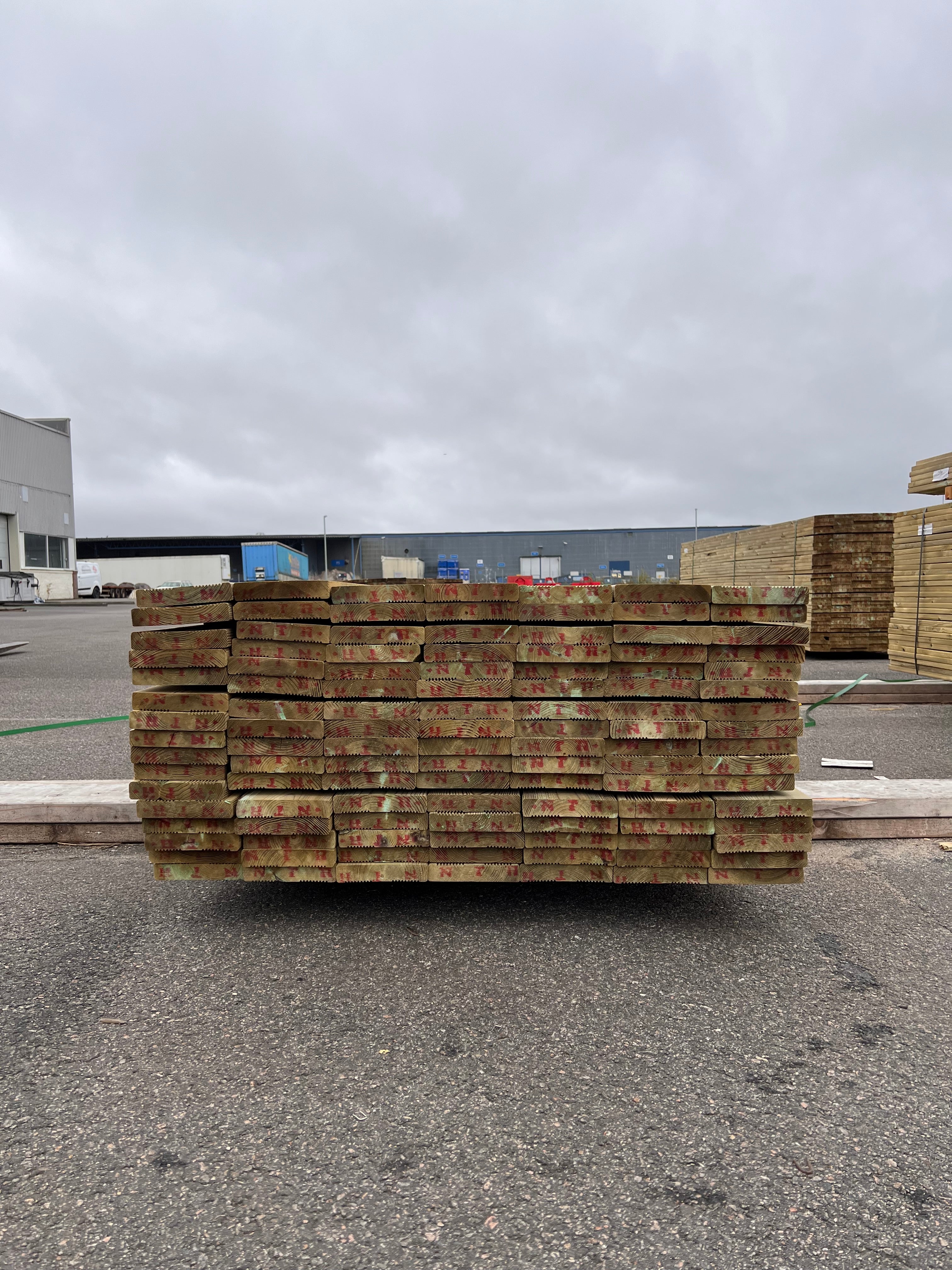 Tryckimpregnerad Rillad Trall 27x145 3,60 m – 112 st (B-sortering)