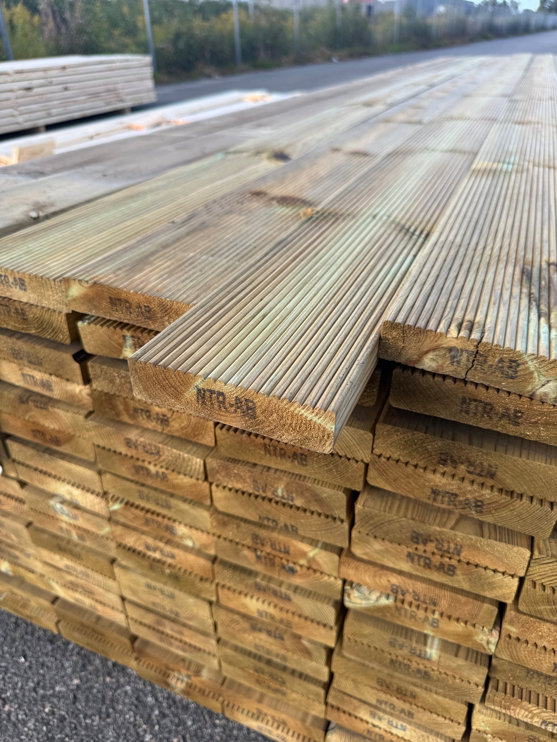 Paket Rillad Trall 28x120 – 144st – 4.20 m – NTR AB A-sortering