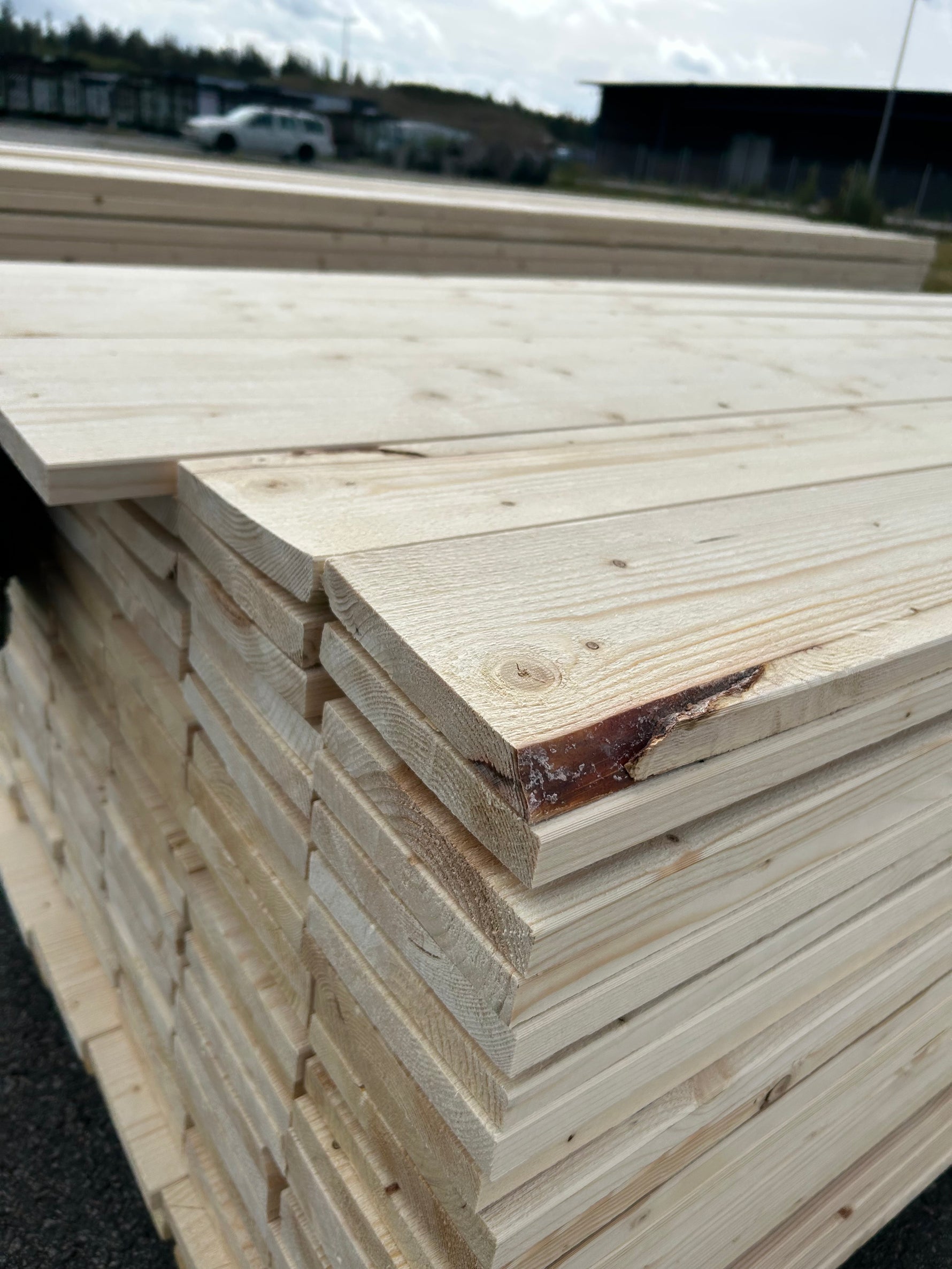 Parti Finsågade Brädor 22x145 mm – 4,20–4,80 m (Andra sortering)