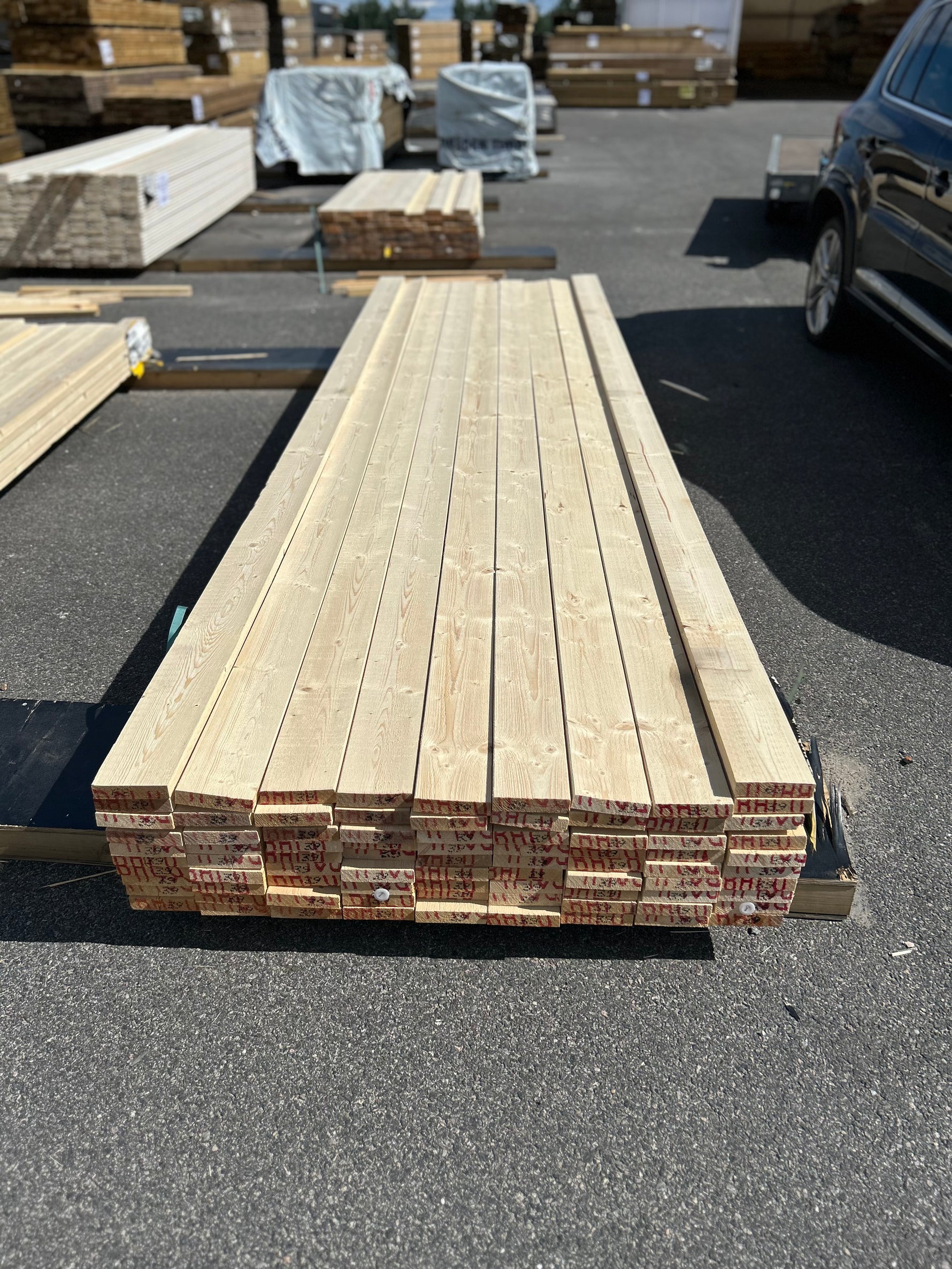 Paket Finsågade Brädor 28x120mm 3,90m 83st Obehandlade