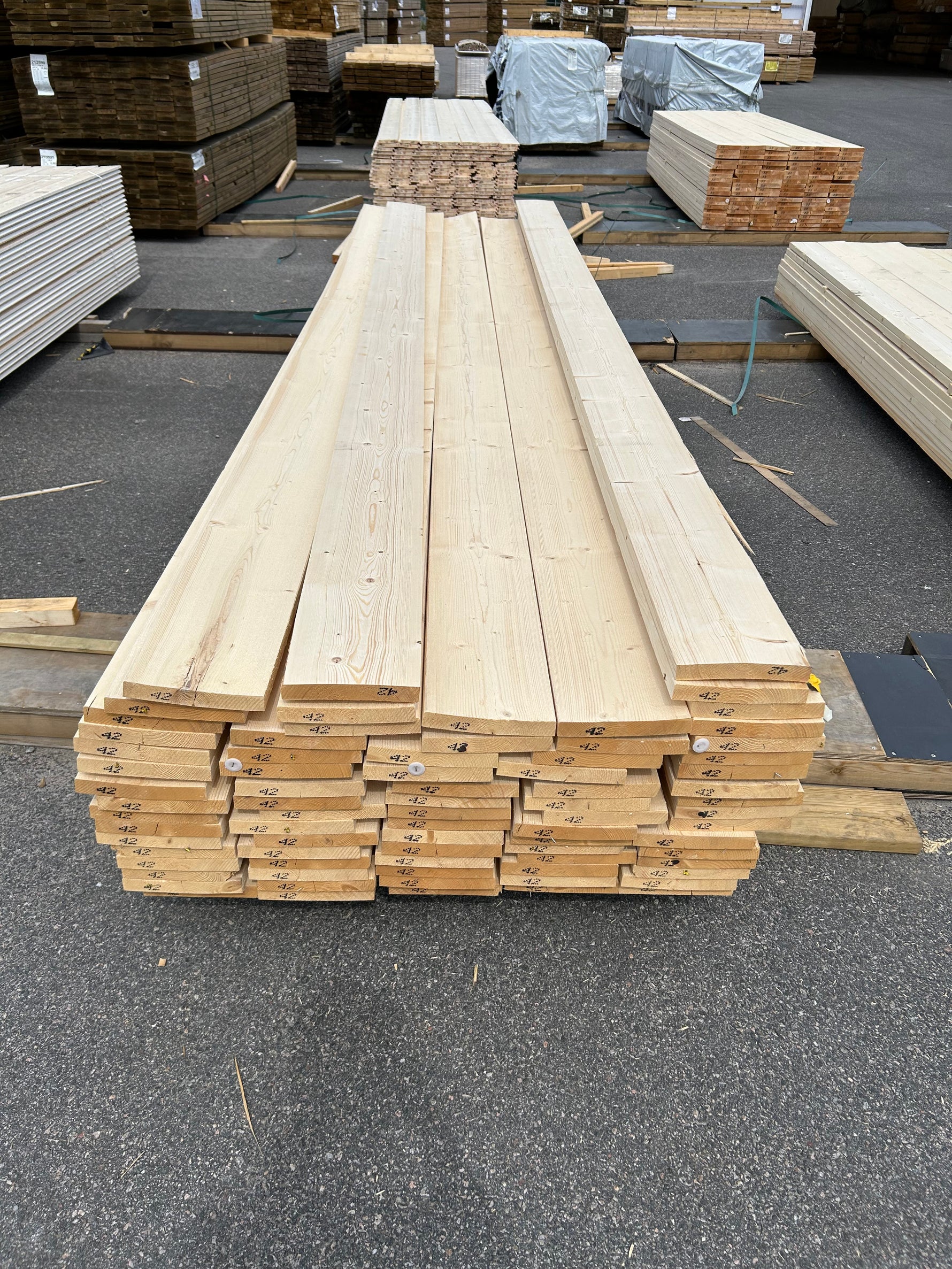 Paket Finsågade Brädor 28x195mm 4,20m 77st- Obehandlade