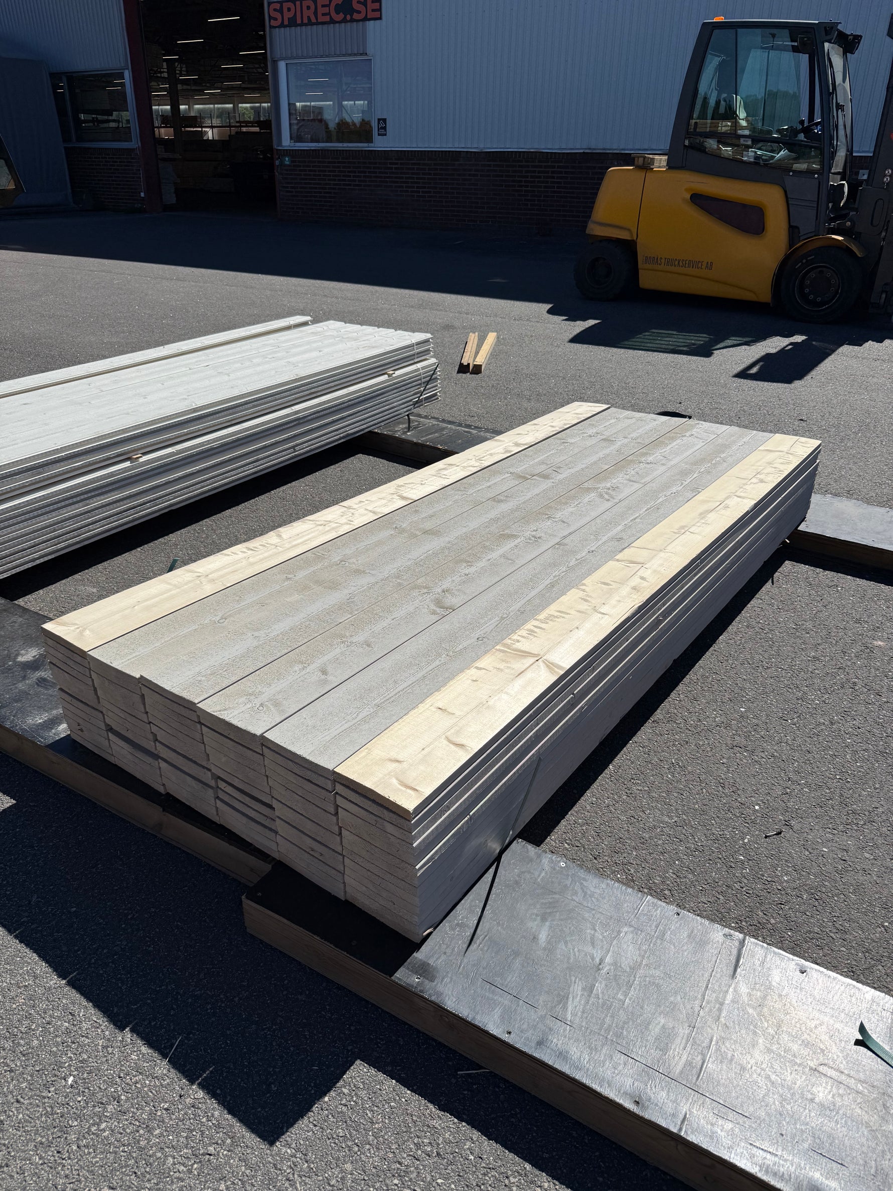 Paket Finsågade Brädor 22x170mm, 78st 2.50m Grundmålad