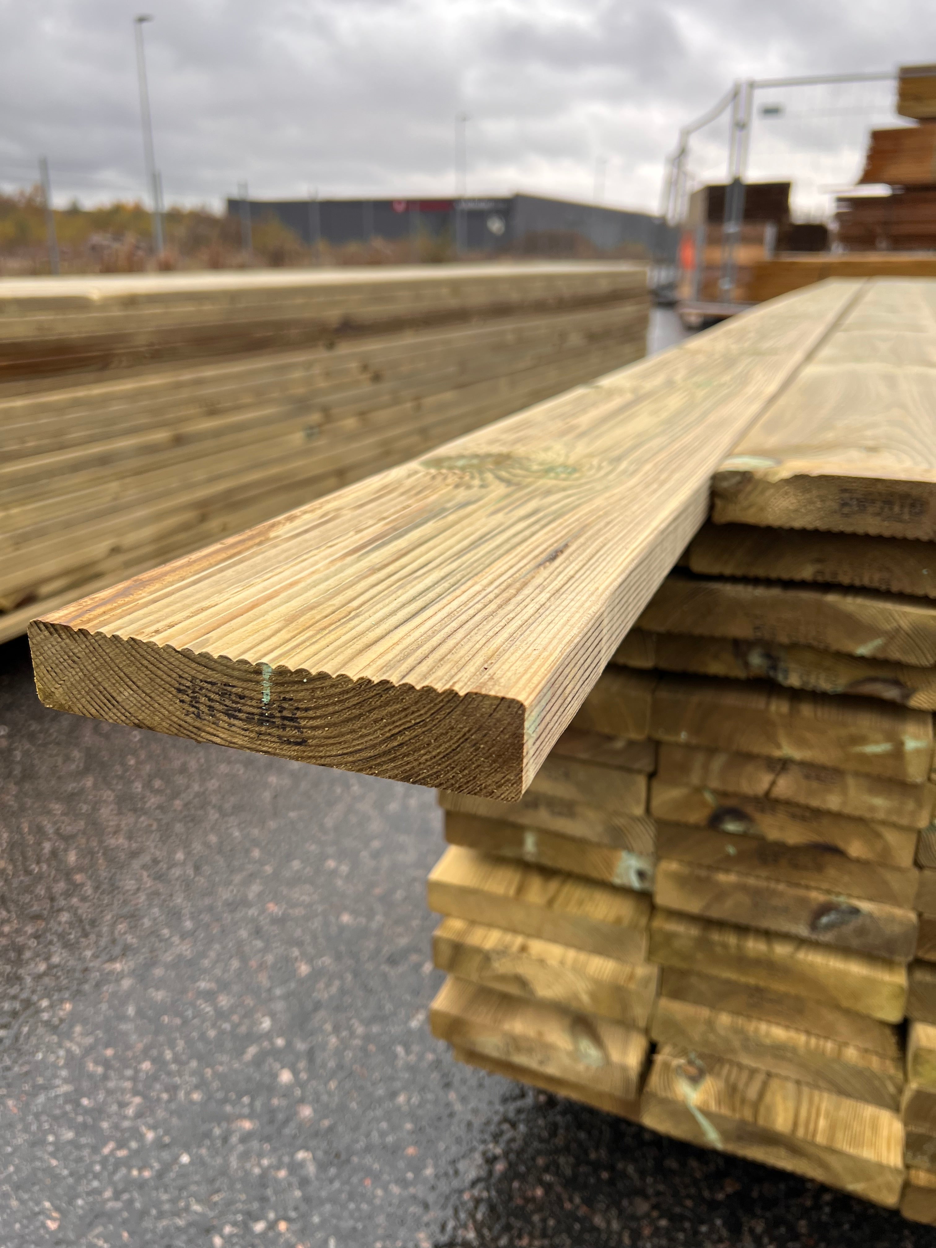 Paket Trall Rillad 28x145mm – 97 st 4.20m Tryckimpregnerad B-sort