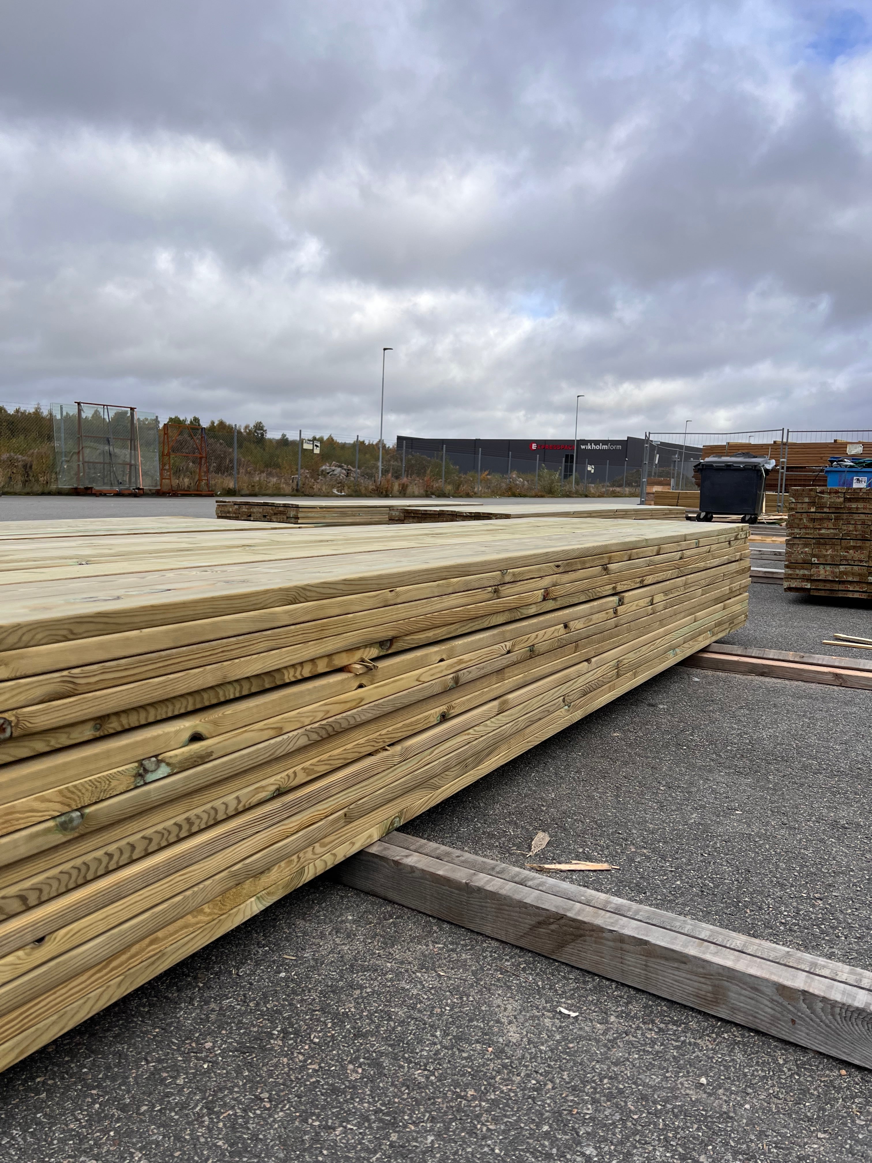 Tryckimpregnerad Rillad Trall 27x145 – 105 st (B-sortering)