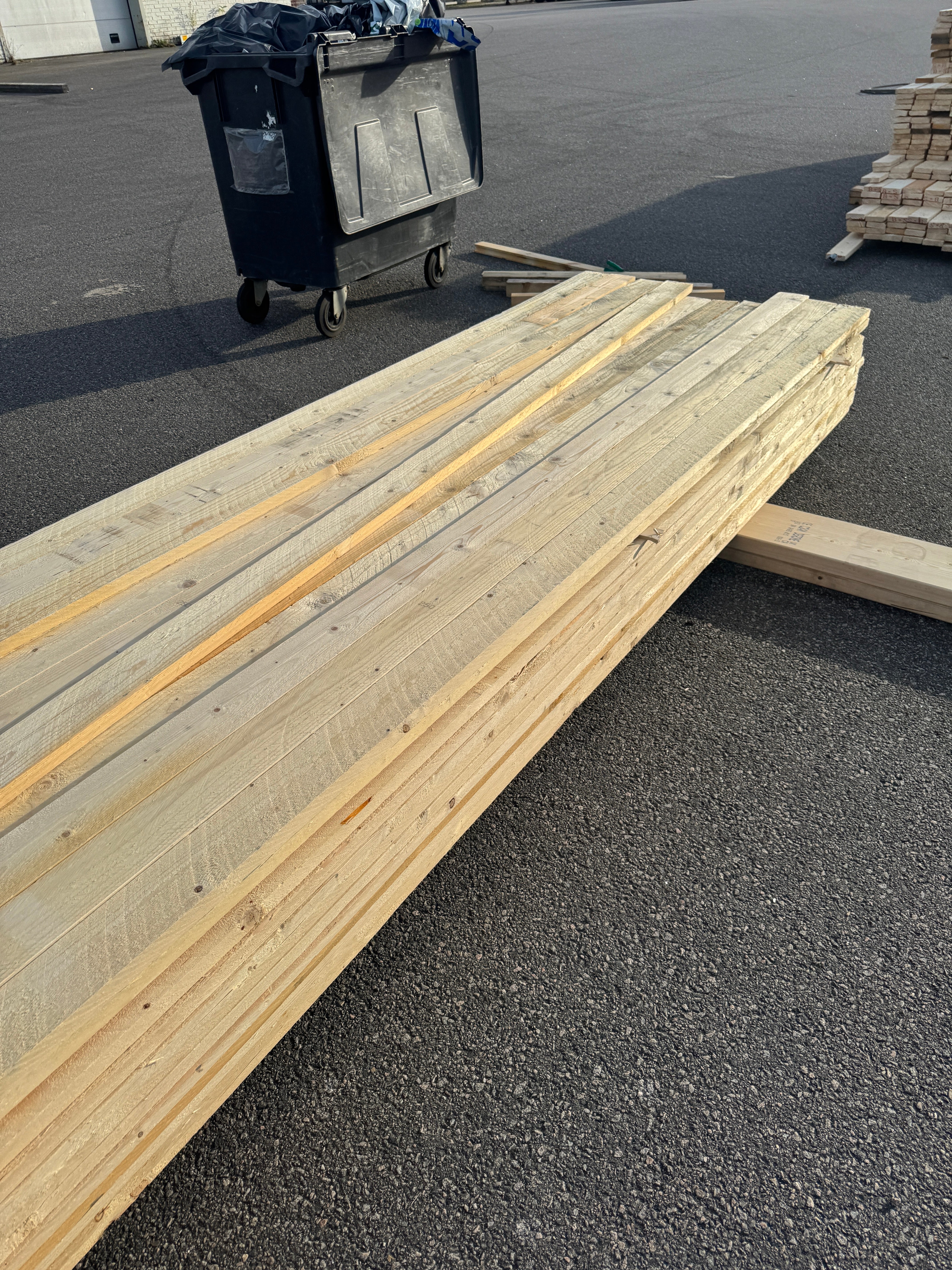 Paket Brädor 25x100mm Råsågad – 117 st (3,6–5,1 m, gran, obehandlad)