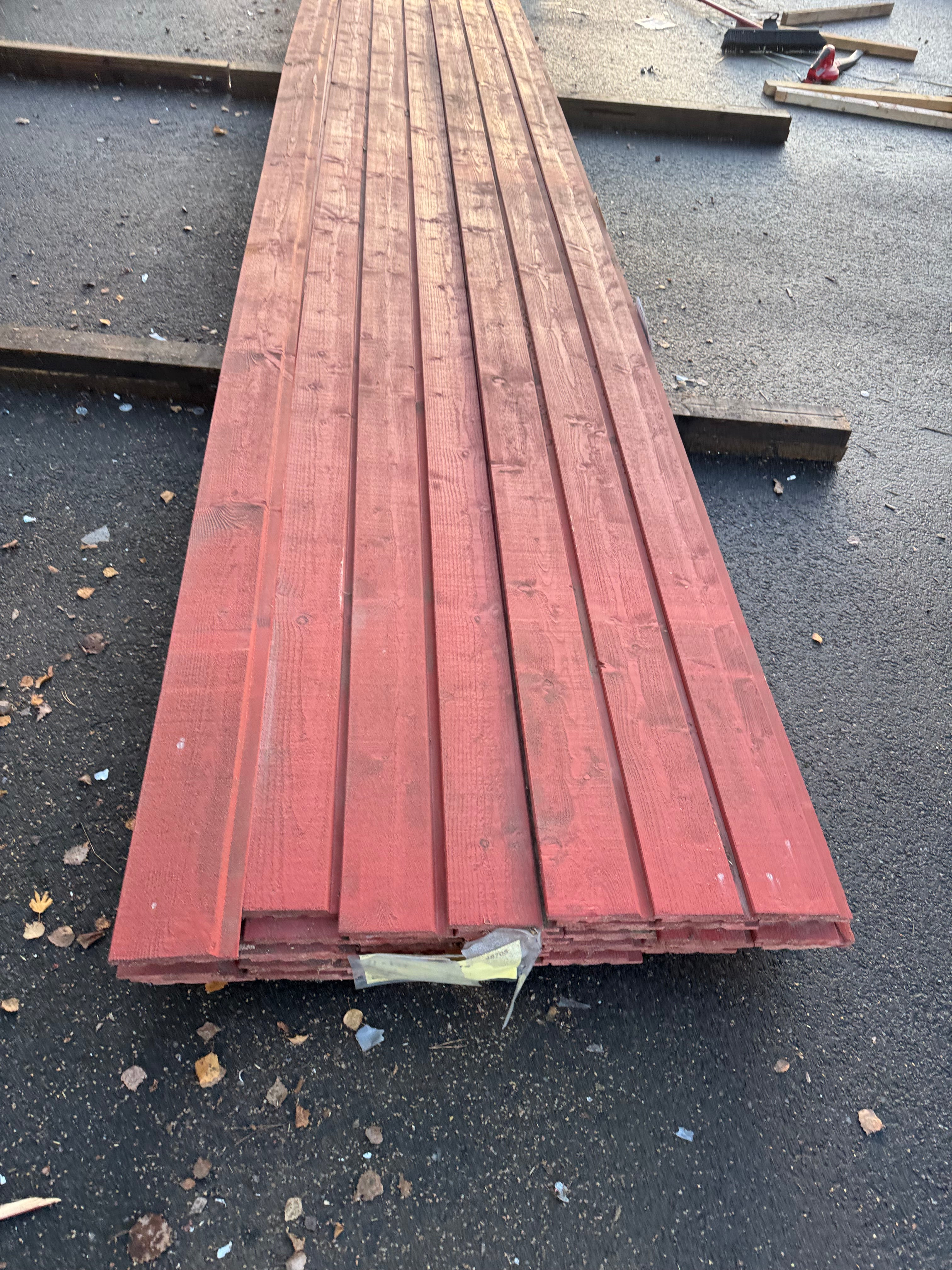 Paket Ytterpanel Falsad Enkelfas 21x147 mm – 46 st (5,10 m, Brandröd)