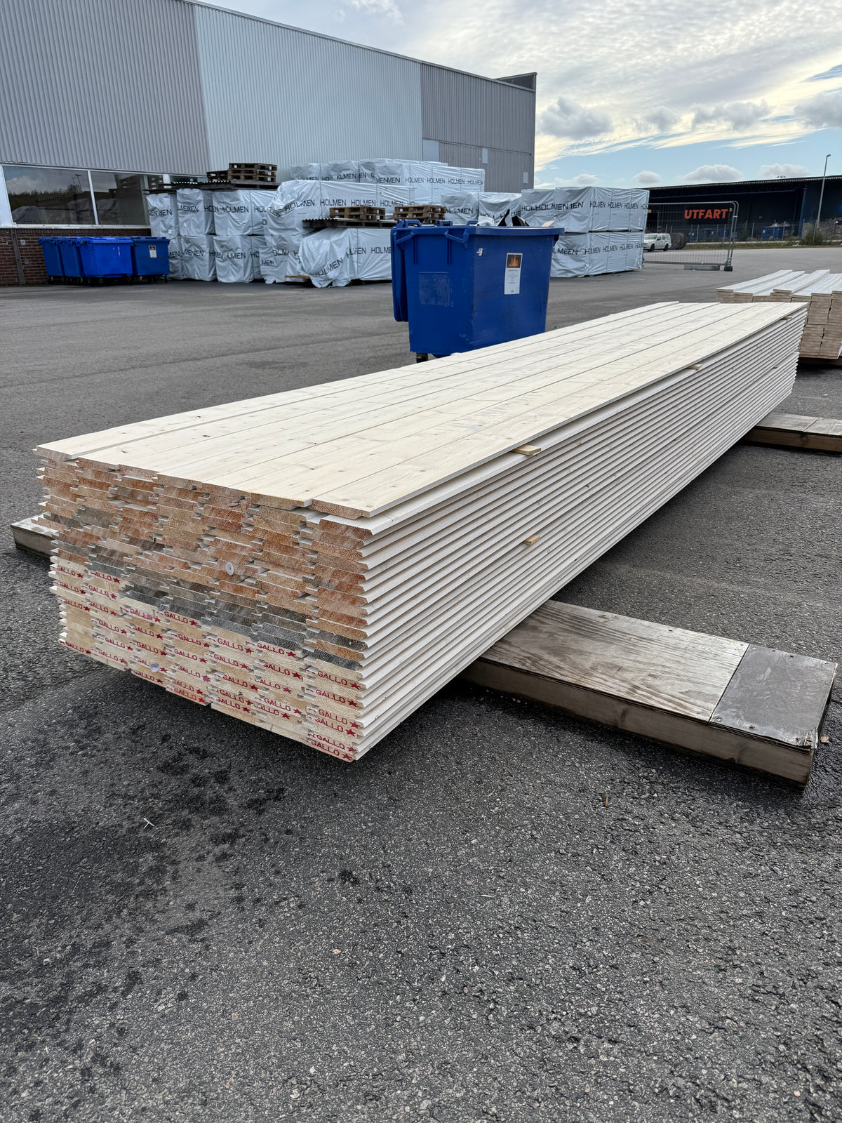 Falsad Spårpanel 22x145mm 4,50m – Grundmålad (Säljs per styck)