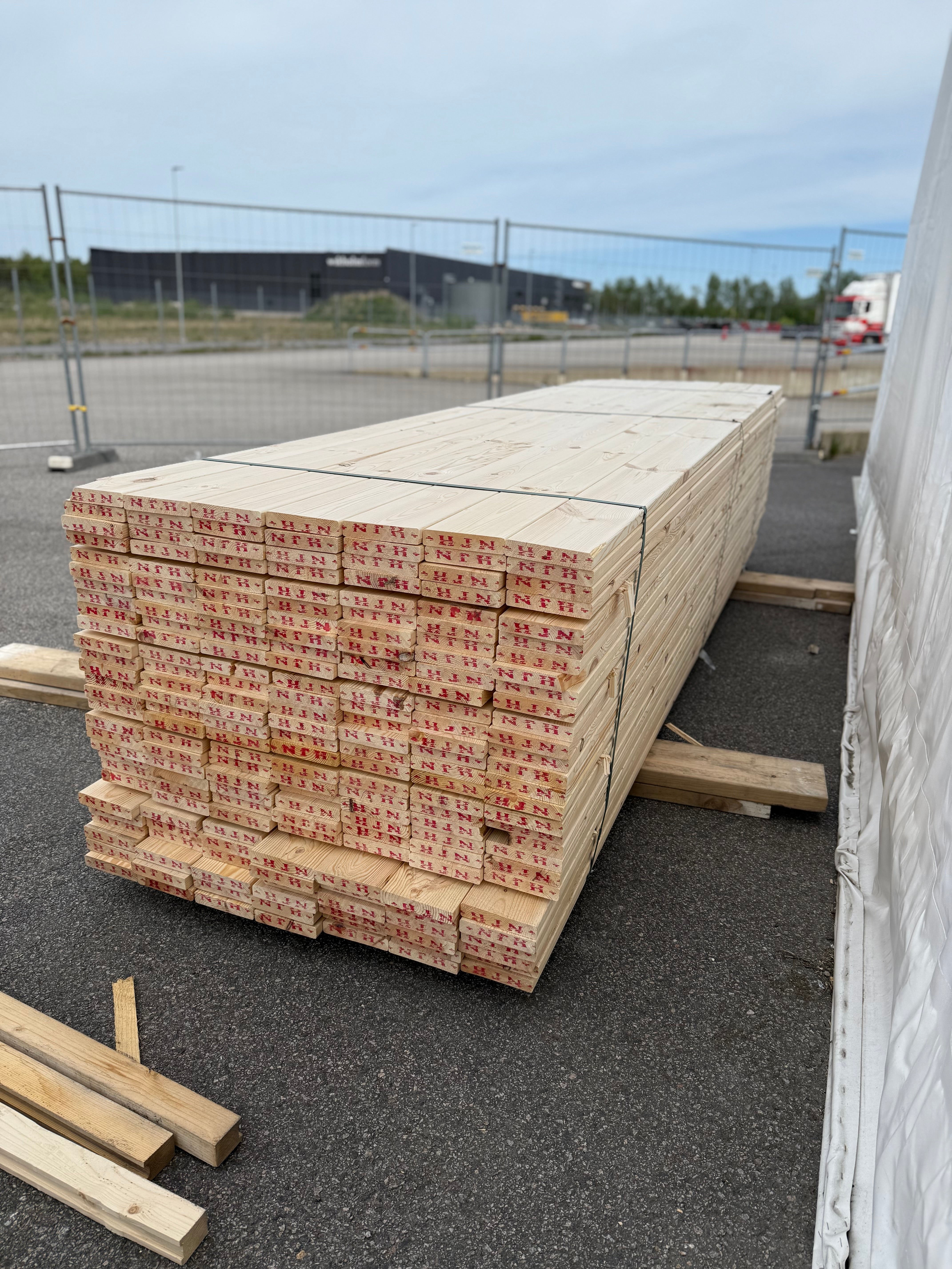 Hyvlad 27x145mm – Obehandlad Furu (Andrasortering)