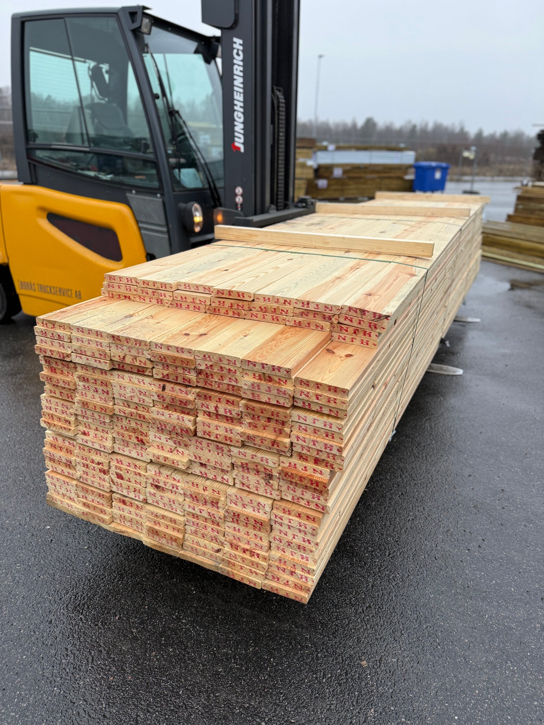 Paket Rillade Brädor 27x145mm Furu 3.90-4.50m (B-Sortering) - Spirec