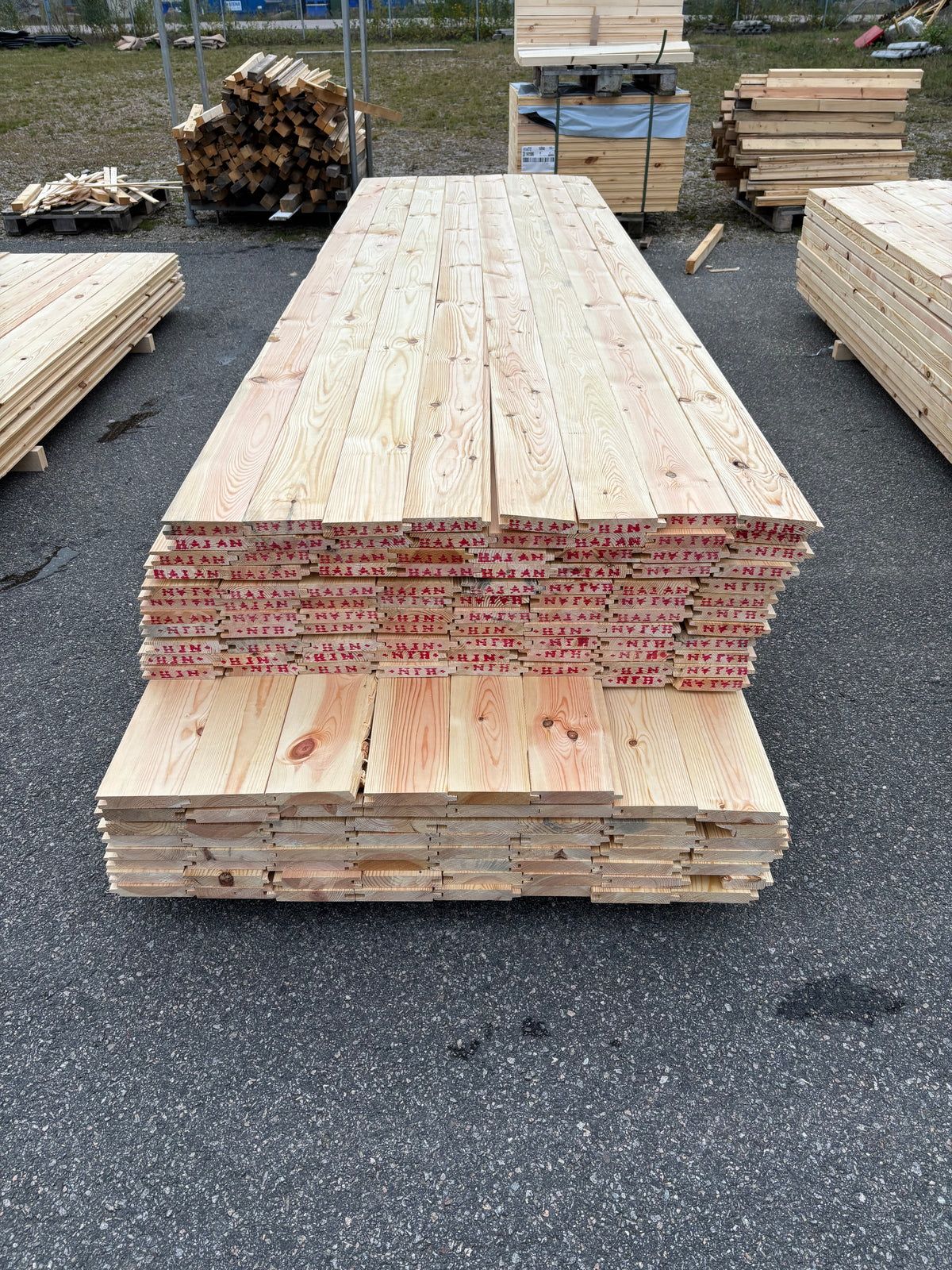 Paket Spontade Furu Brädor 27x145mm 3,60–3,90m – 144st (Andra Sortering)