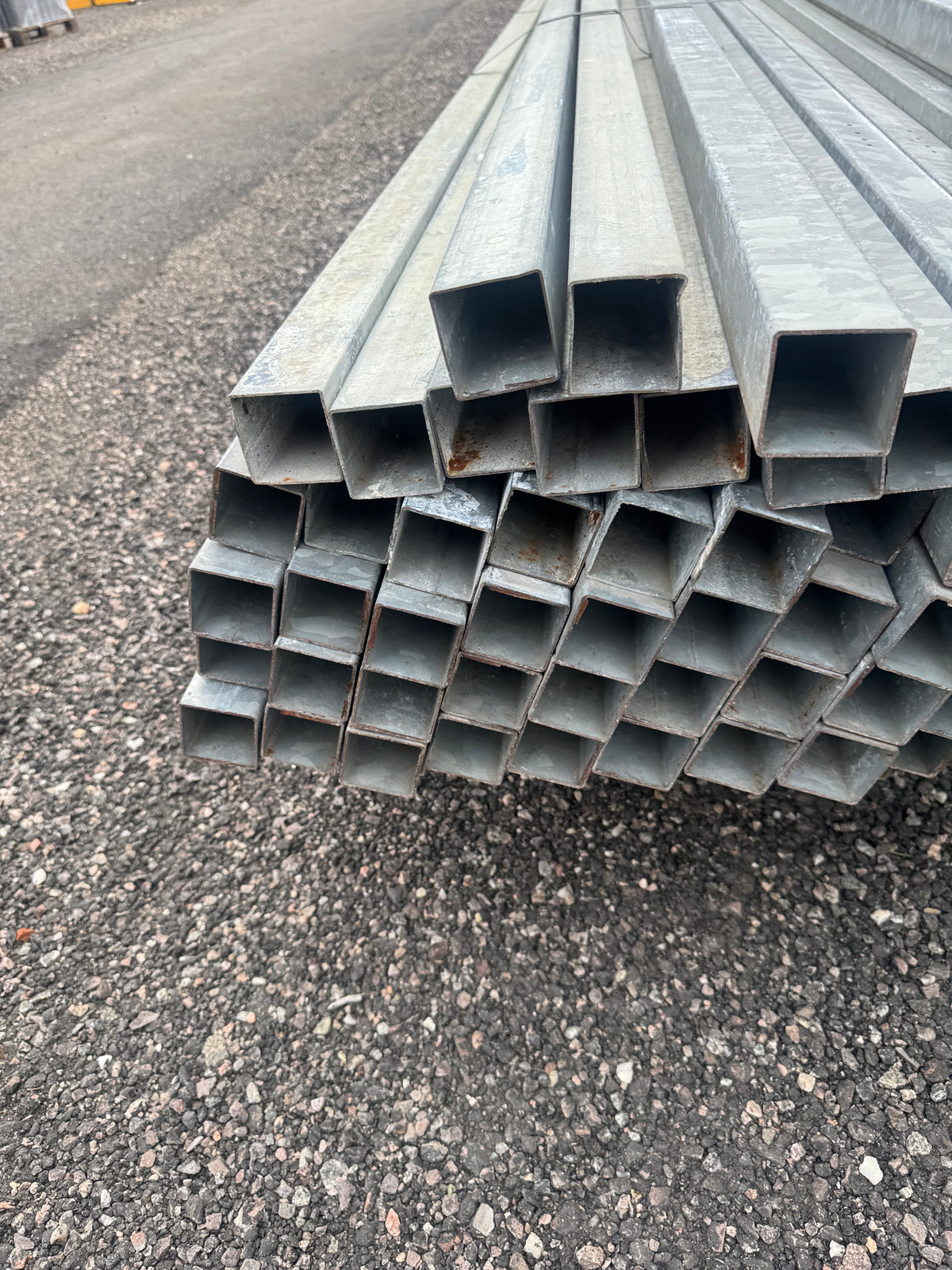 Pall Galvade Fyrkantsrör 50x50mm – 2,76m – ca 75st