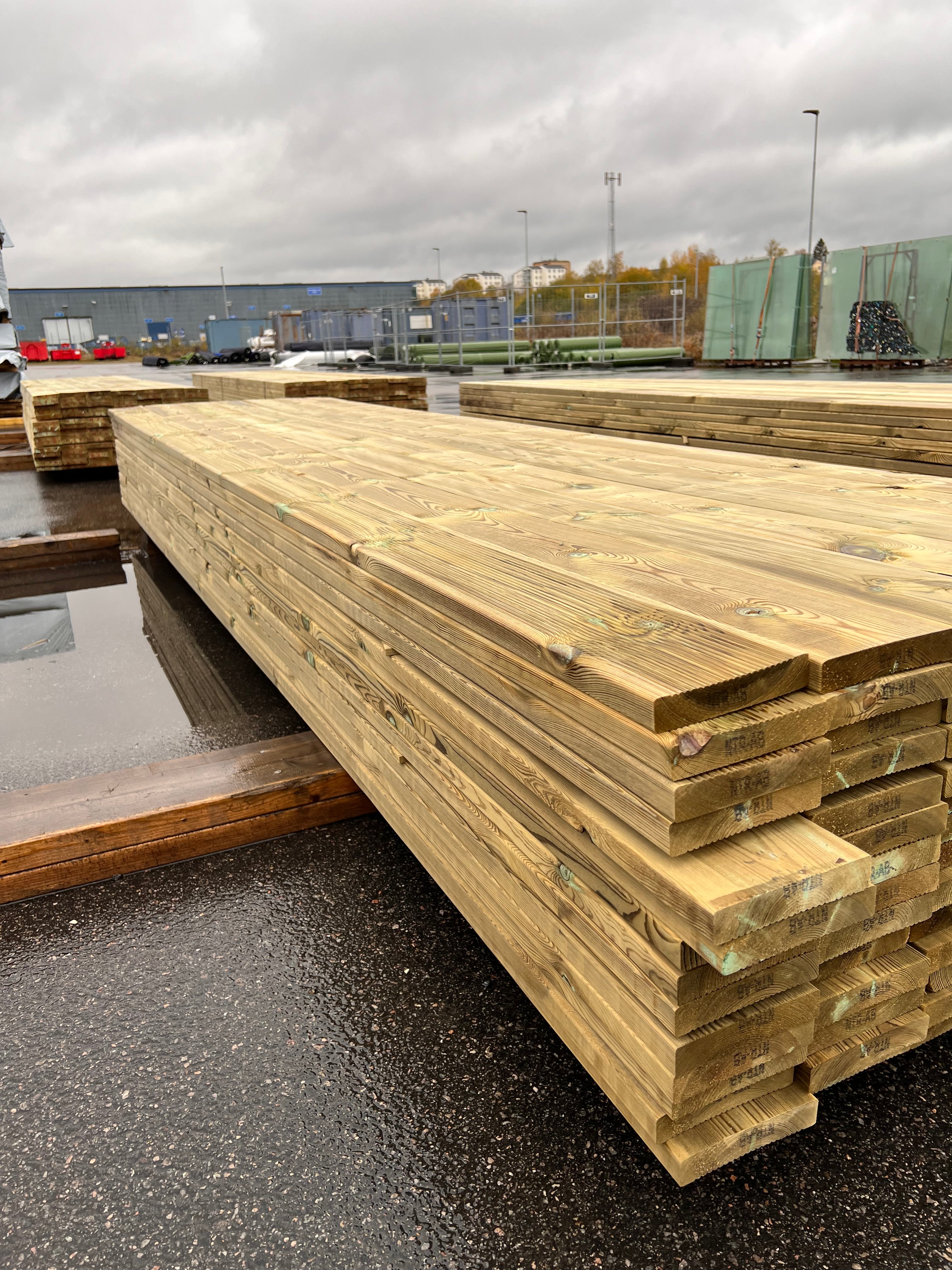 Paket Trall Rillad 28x145mm – 98 st 4.20m Tryckimpregnerad B-sort