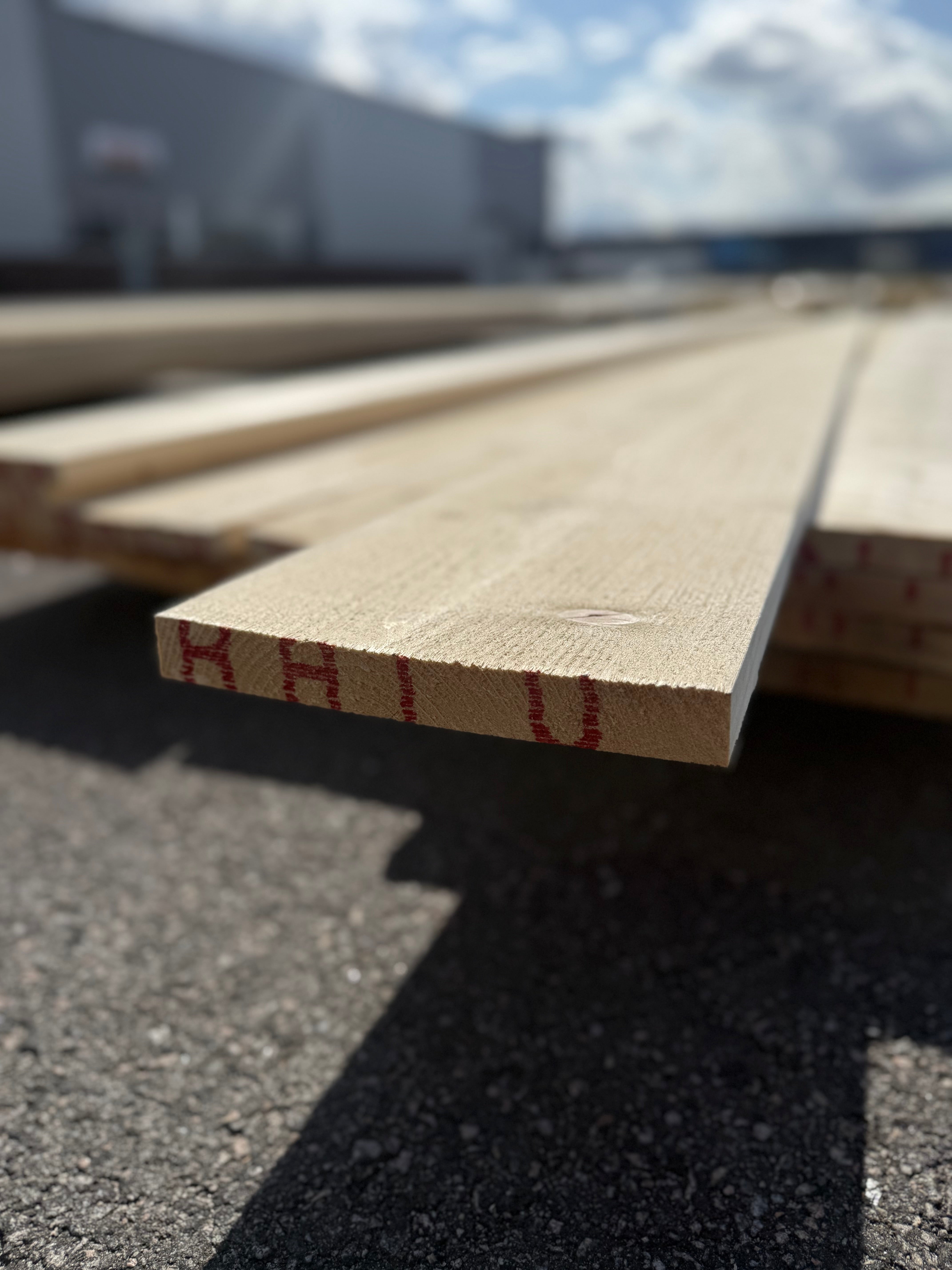 Paket Ytterpanel 28x220 – Gran (16 st, 5,1 m)