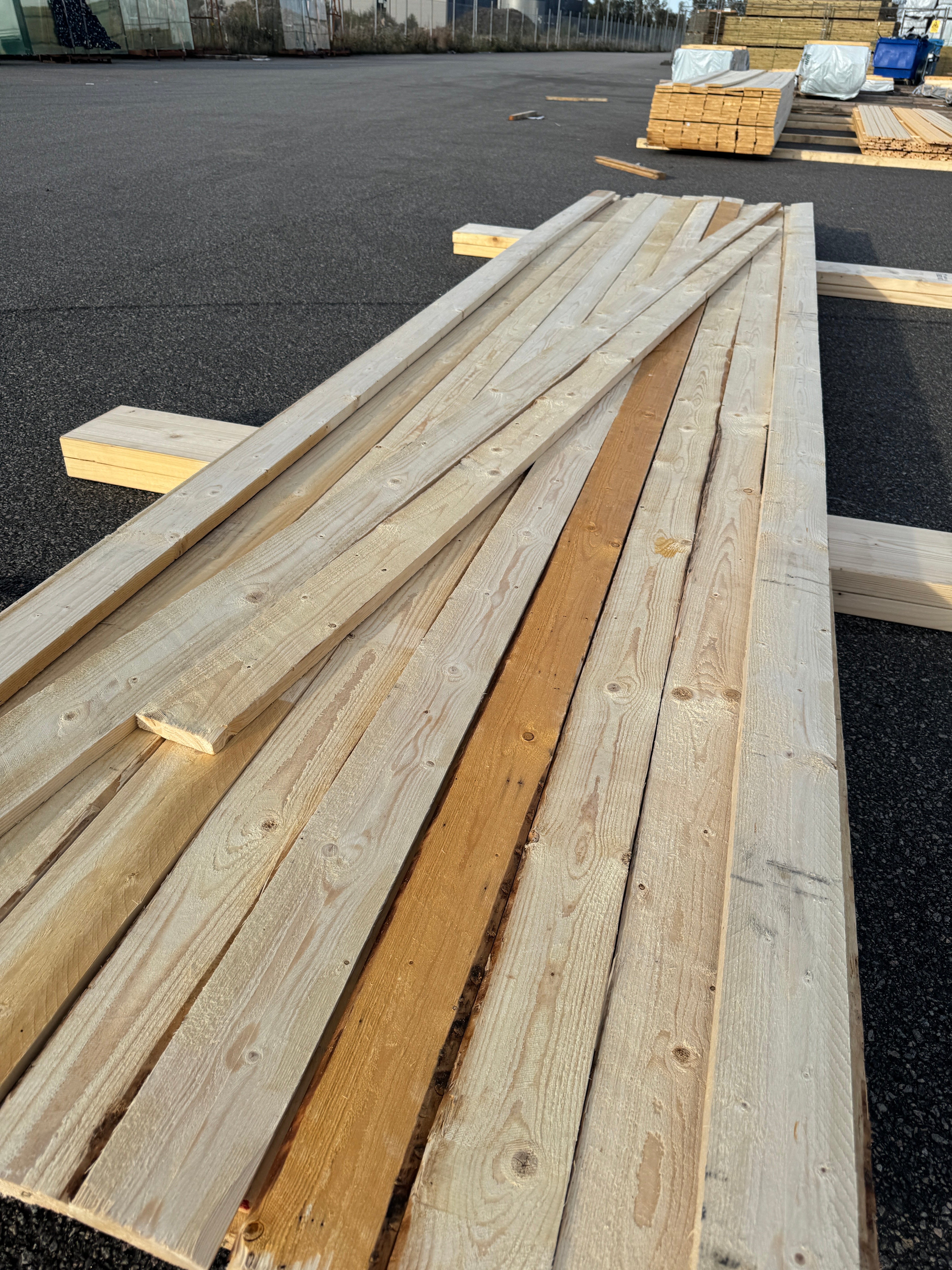 Paket Brädor 22x100mm Råsågad – 41 st (4,0–5,4 m, gran, obehandlad)
