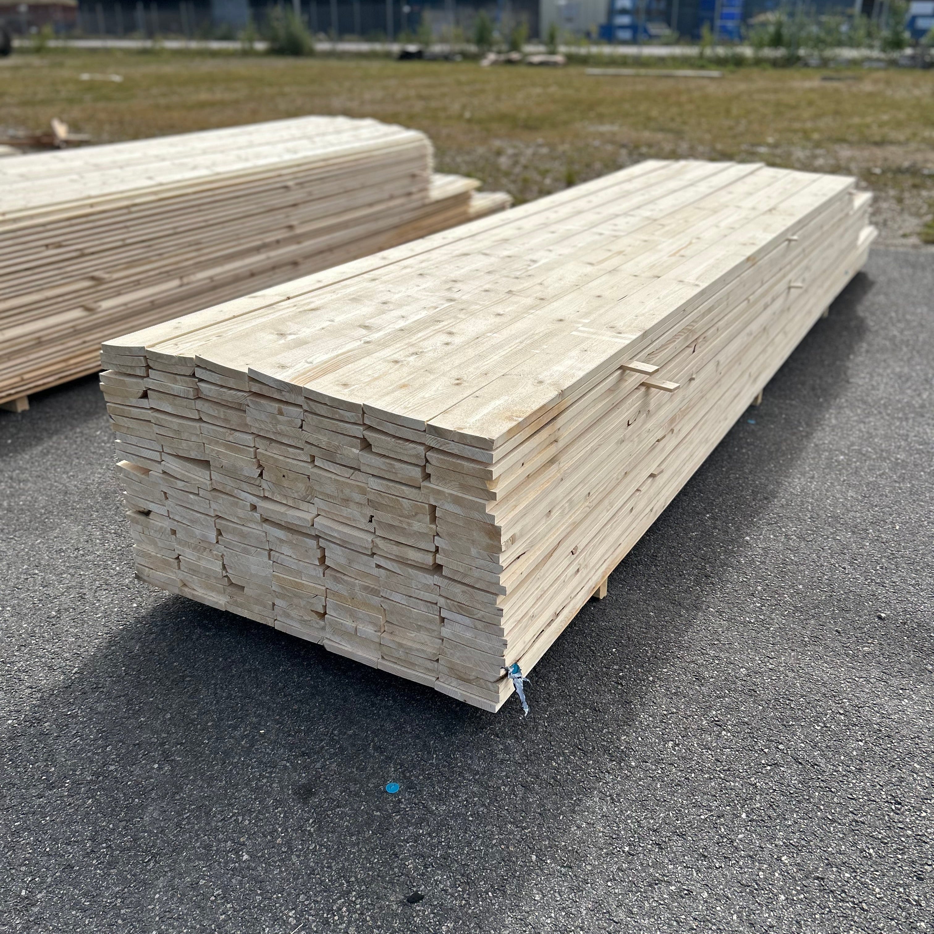Parti Finsågade Brädor 22x145 mm – 3,60–4,80 m (Andra sortering)