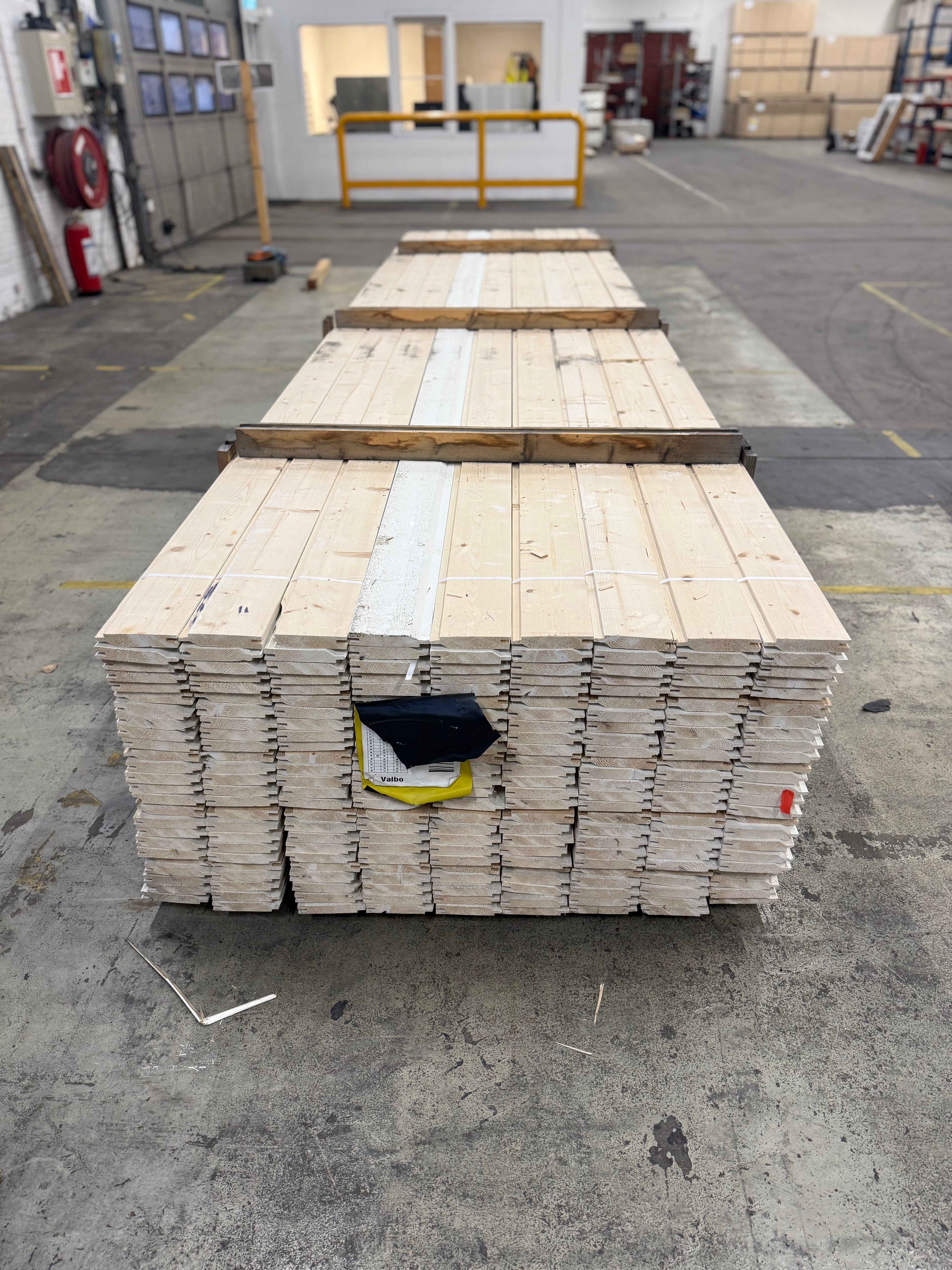 Paket Enkelfasspont 22×120 – 225 st (4.50 m) Grundmålad Vit