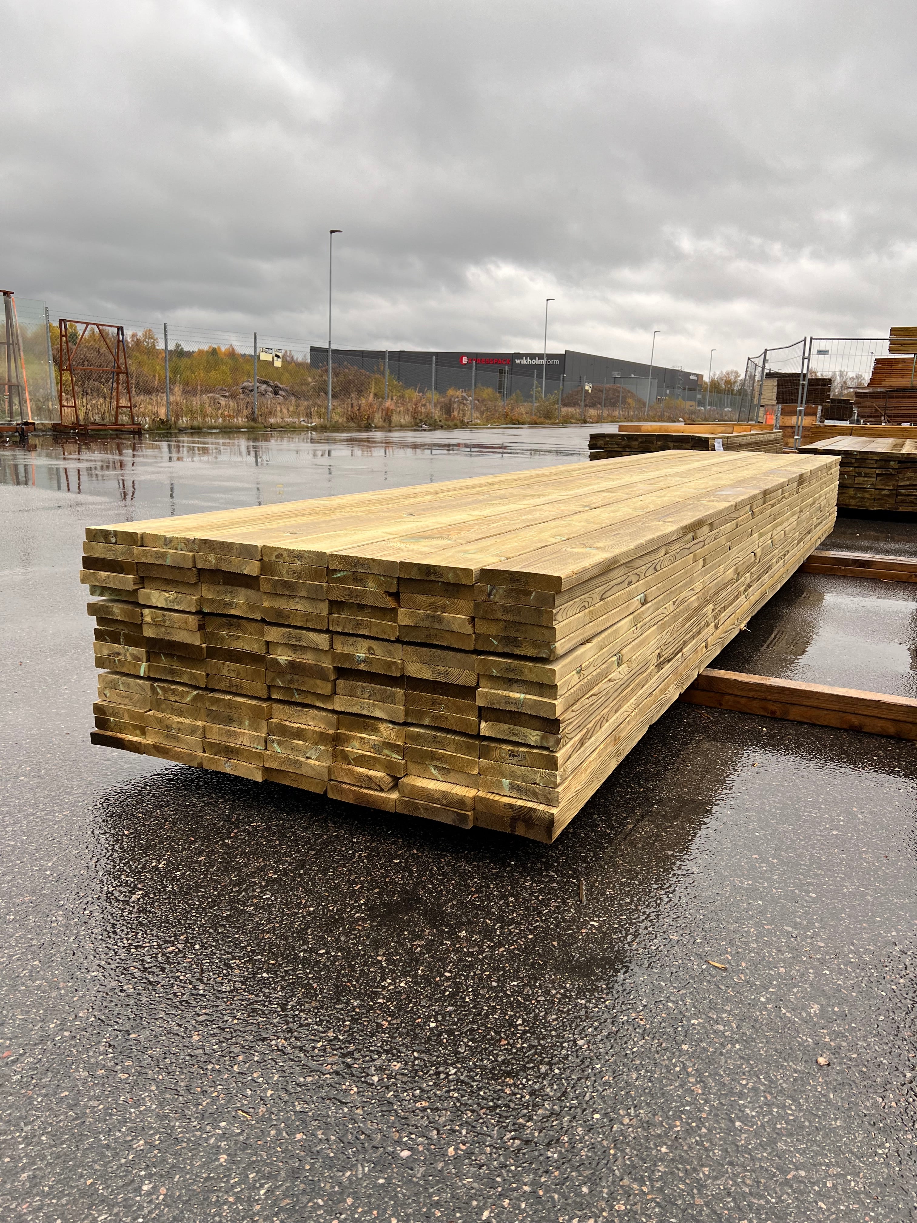 Paket Trall Rillad 28x145mm – 105 st 4.80m Tryckimpregnerad B-sort