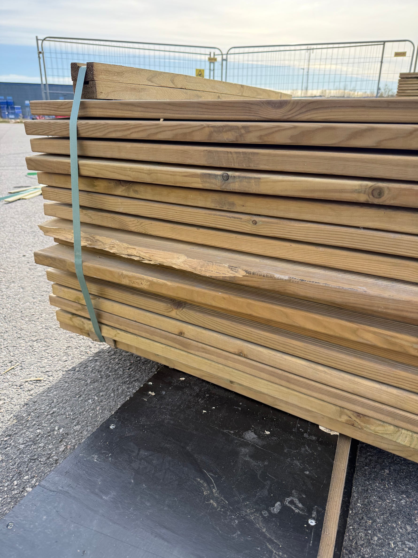 Paket Tryckimpregnerad Rillad Trall 28x120mm, 144st 4,20m (Väderbitet)