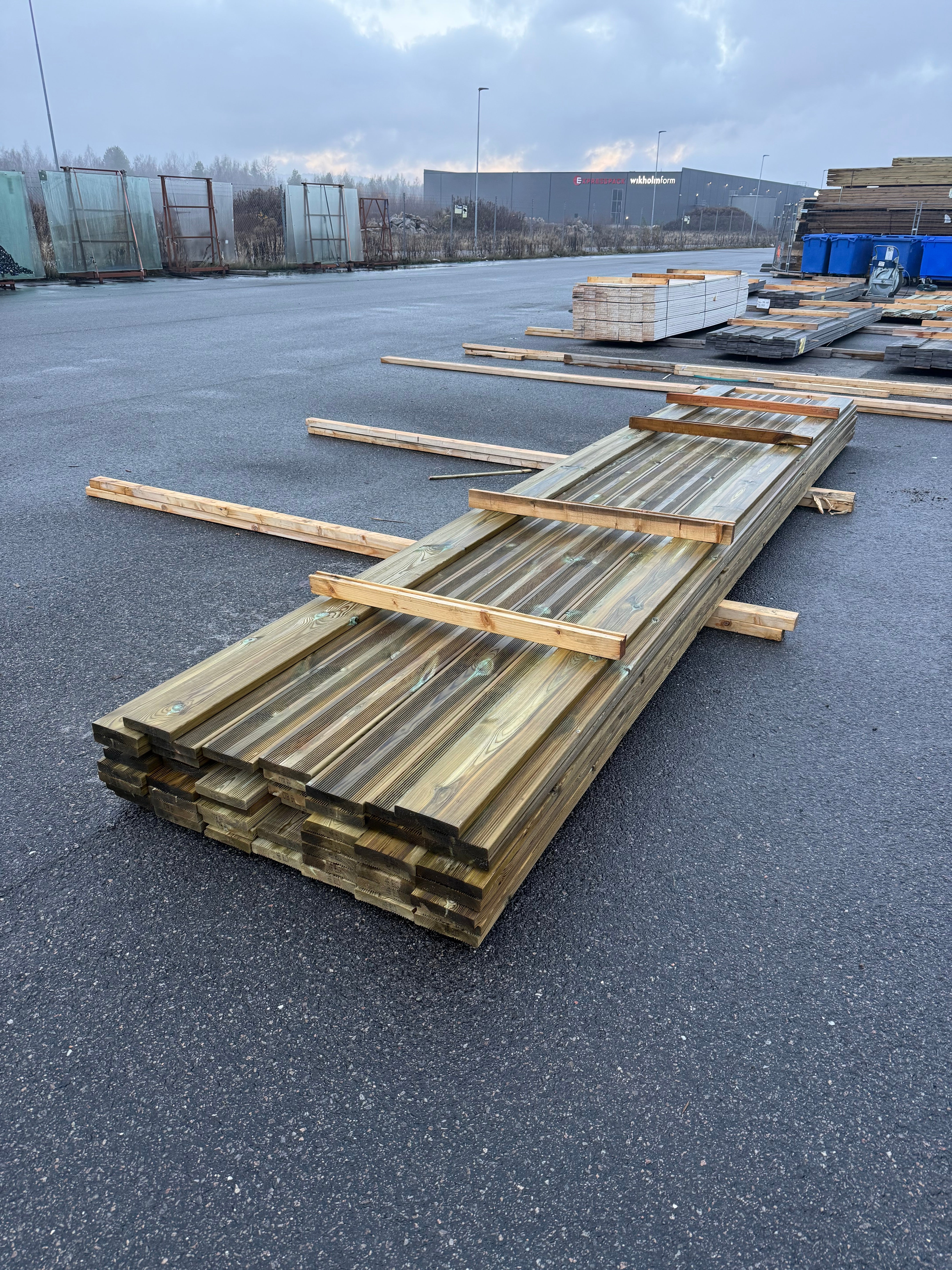 Paket Rillad Tryckimpregnerad Bräda 27x145 mm – 51 st (5,40 m)