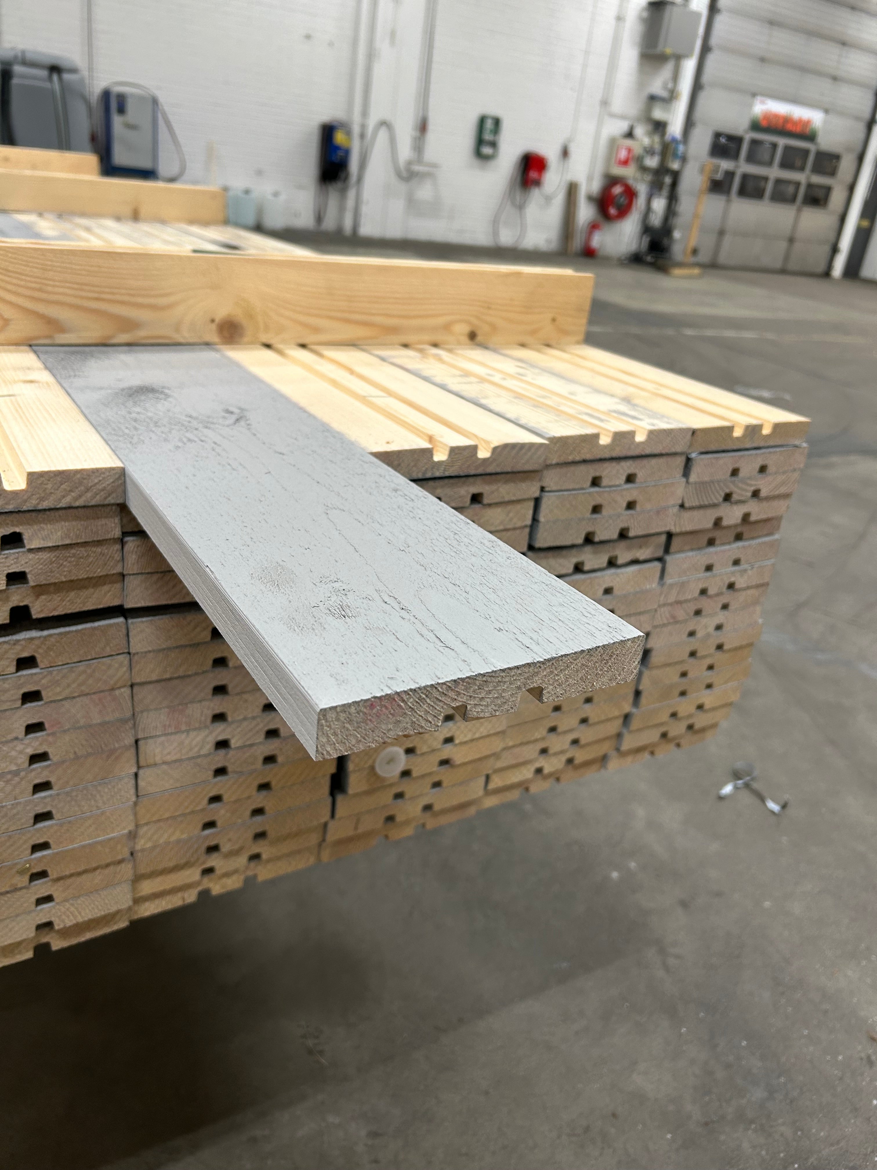 Paket Finsågad Panel 21x145 mm – 105 st (3,0 m, Målad NCS S 3000-N x2)