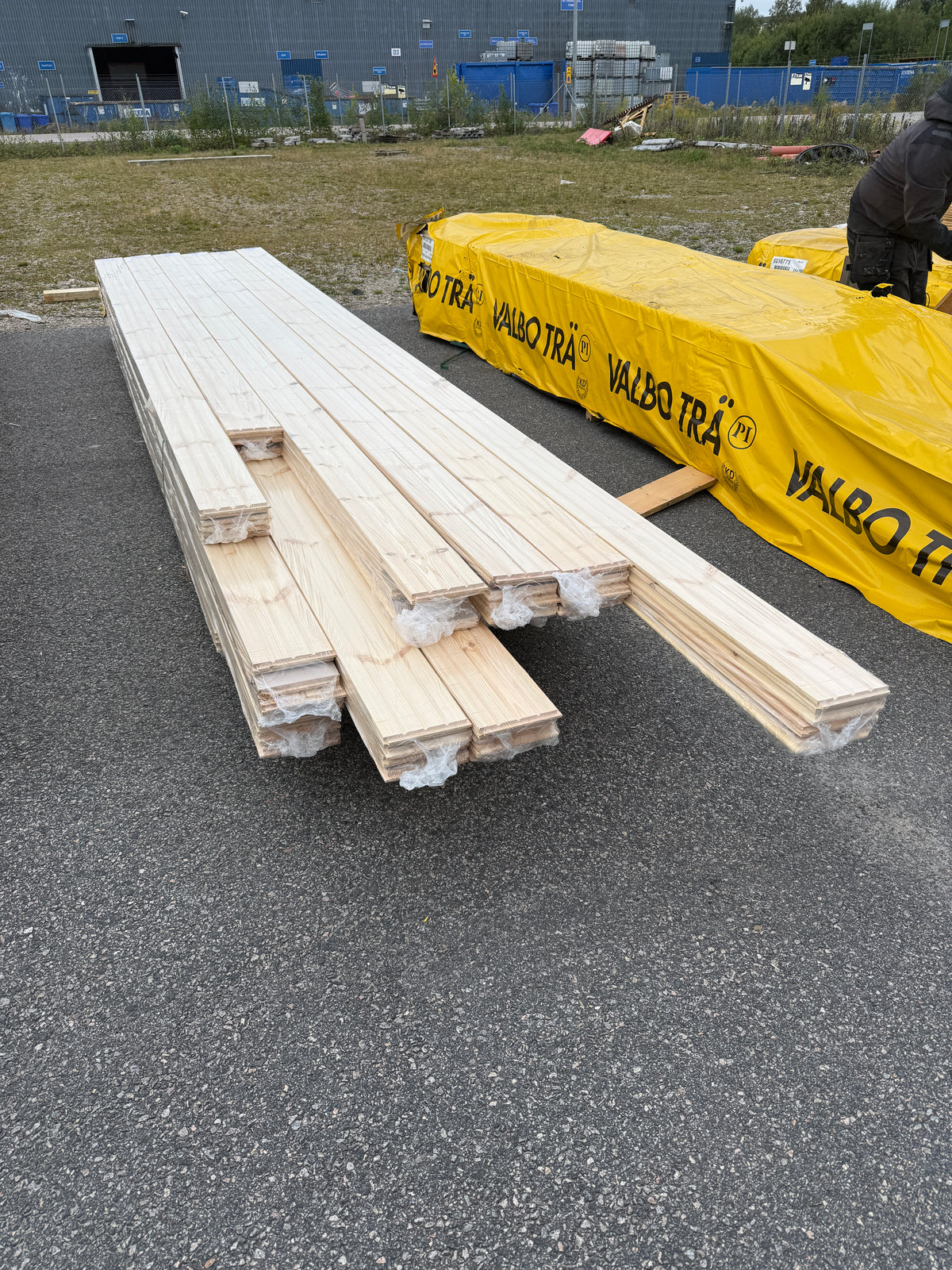Parti Massivt Furugolv Borstad Ljusgrå Ekonomi 25x160 mm – 63,54 m²