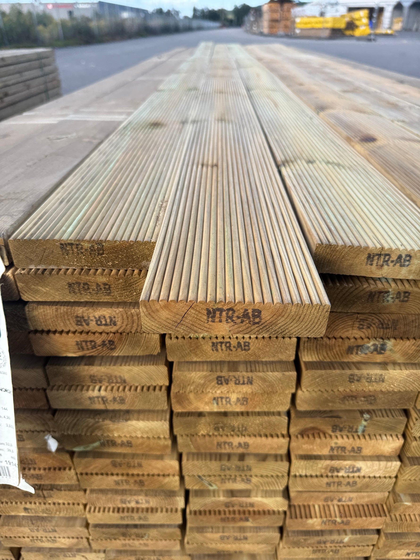 Paket Rillad Trall 28x120 – 144st – 4.20 m – NTR AB A-sortering