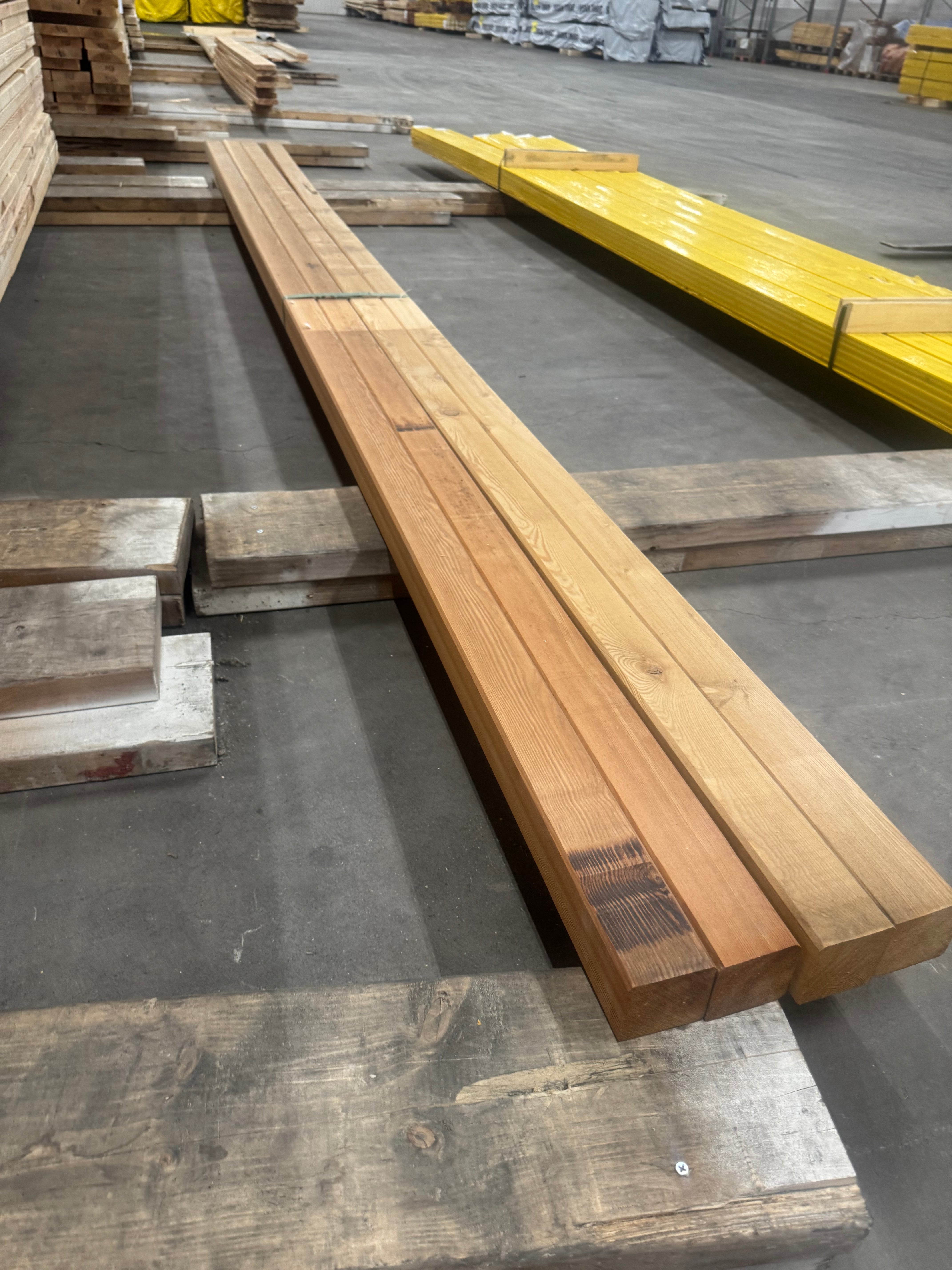 Paket Stolpar 70x70mm 4st 4.055m – Lärk