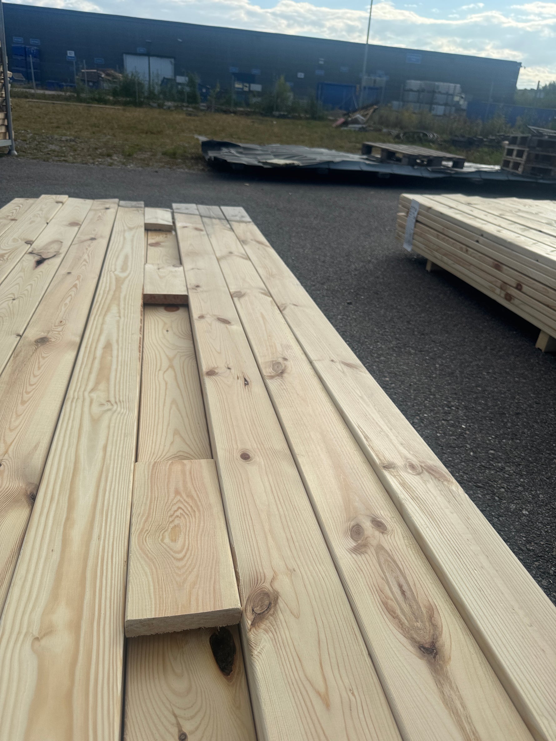 Paket Hyvlad 28x120 – 35st – 2.70 m – ANDRASORTERING