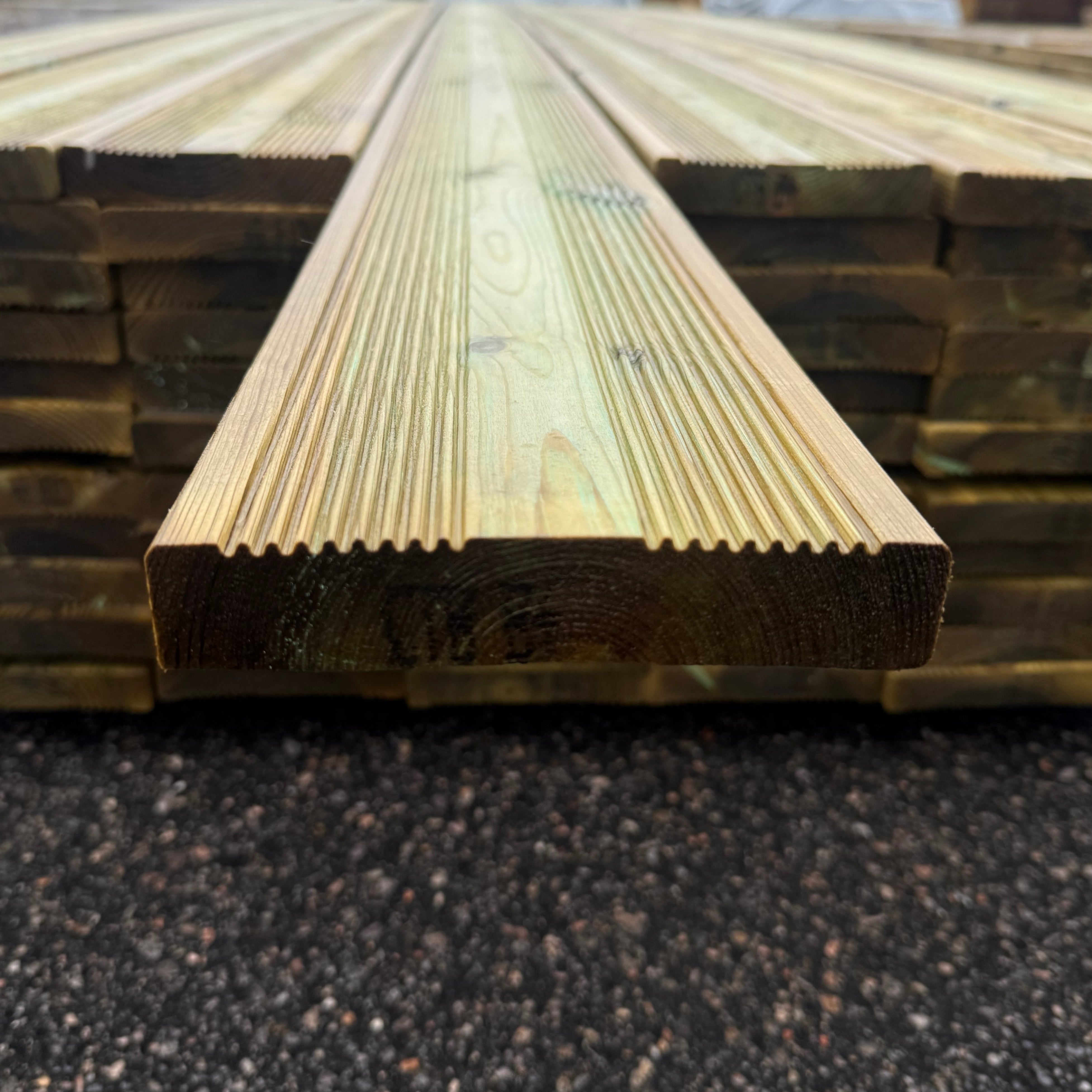 Paket Tryckimpregnerad Rillad Trall 27x145mm 5.40m 77st (B-Sortering)