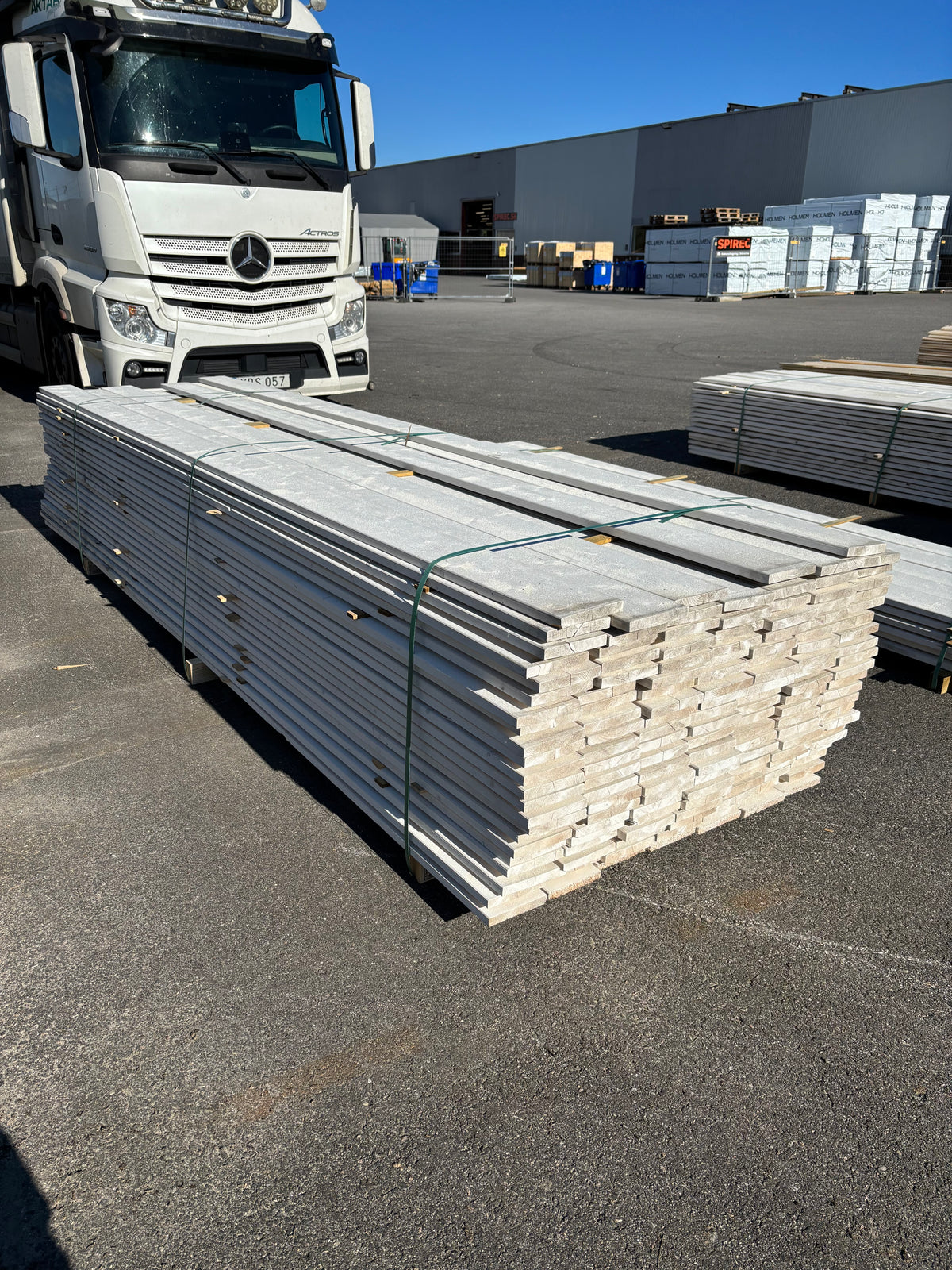 Paket Finsågade Brädor 22x145mm 3,90m 148st Grundmålade