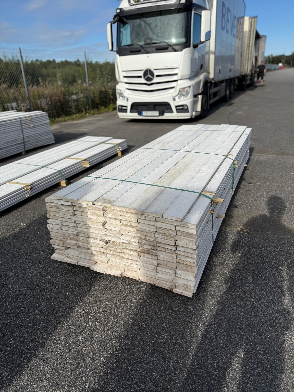 Paket Finsågade Brädor 22x120mm 3,00m 143st Grundmålade