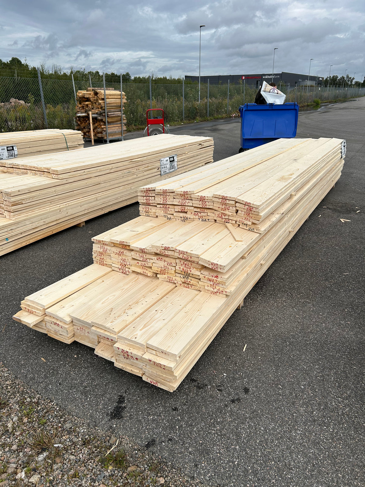 Paket Finsågade Brädor 22x170 mm – 4,20–5,40 m (Andra sortering)