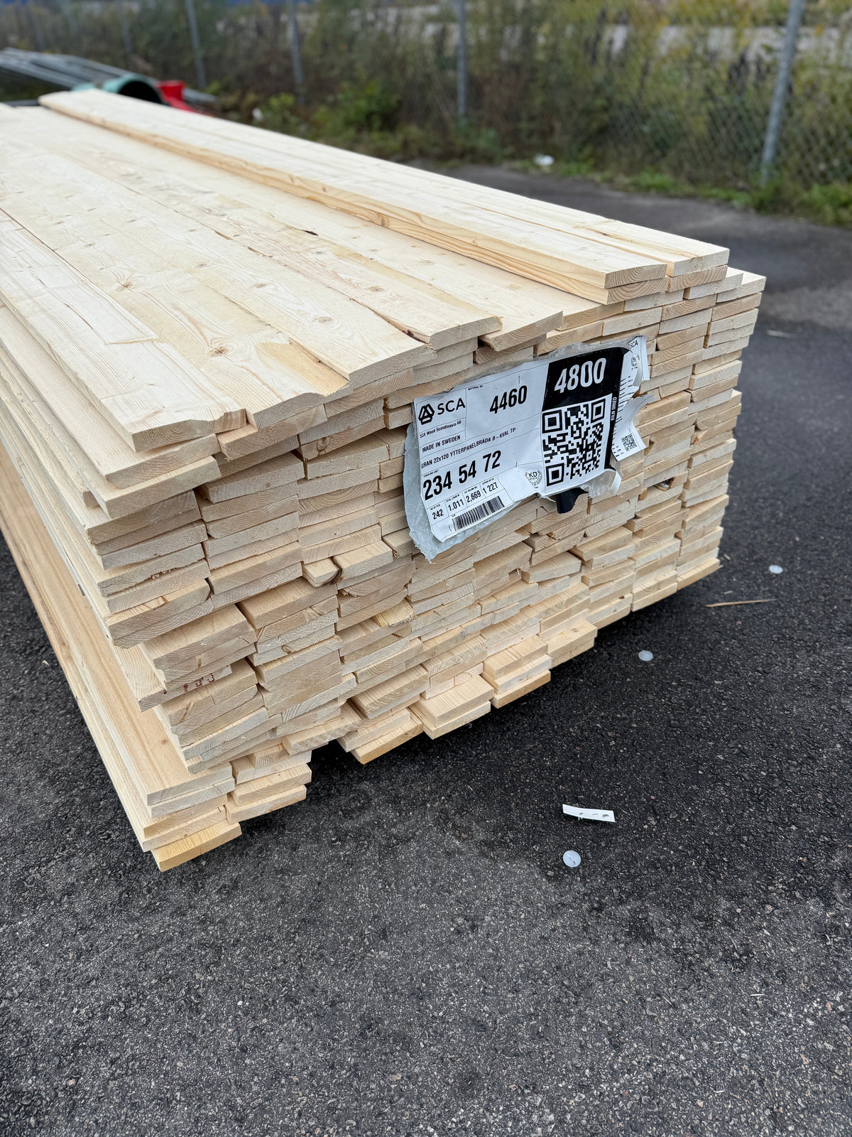 Parti Finsågade Brädor 22x120 mm – 3.60-4.80m (Andra sortering)