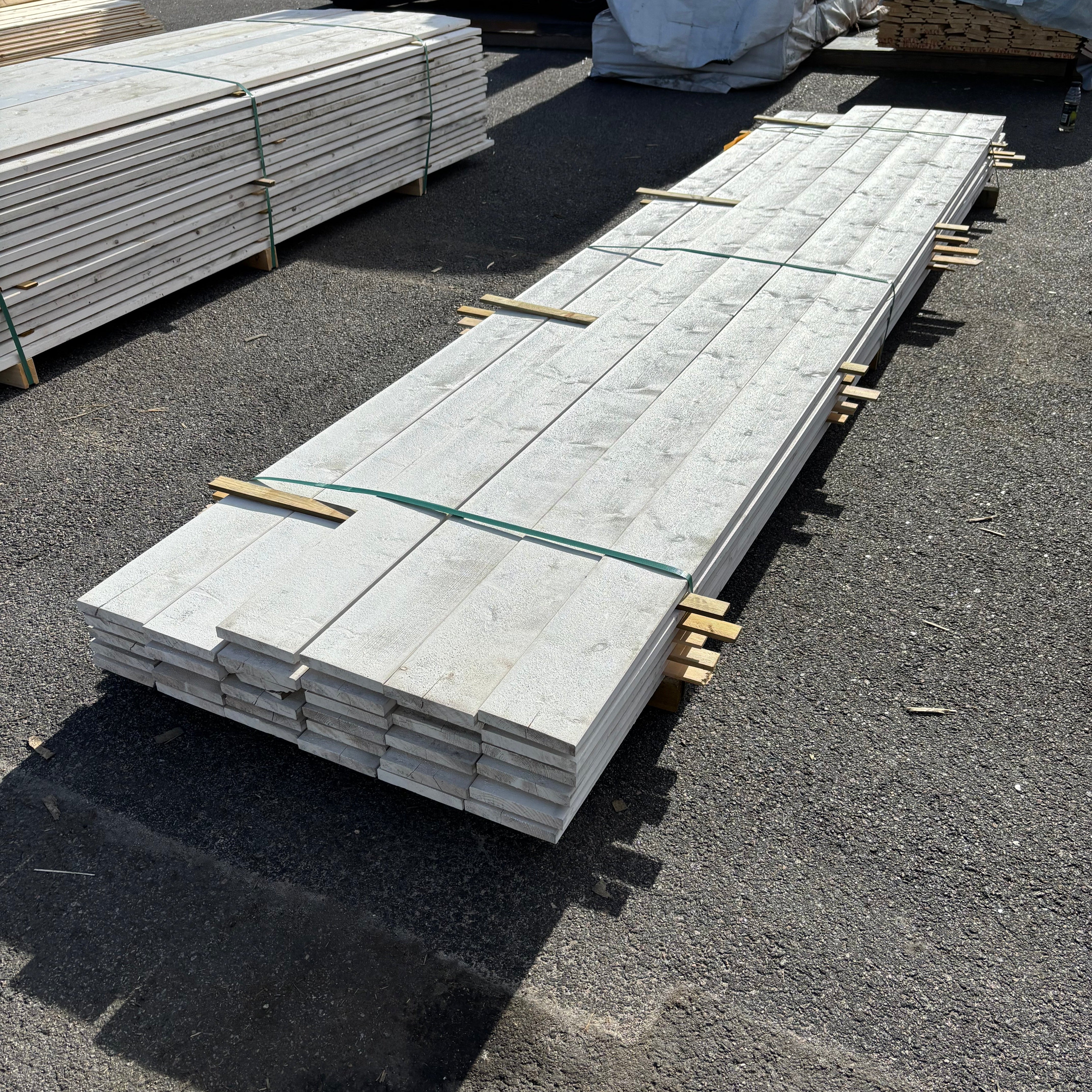 Paket Finsågade Brädor 22x145mm 3,90m 34st Grundmålade